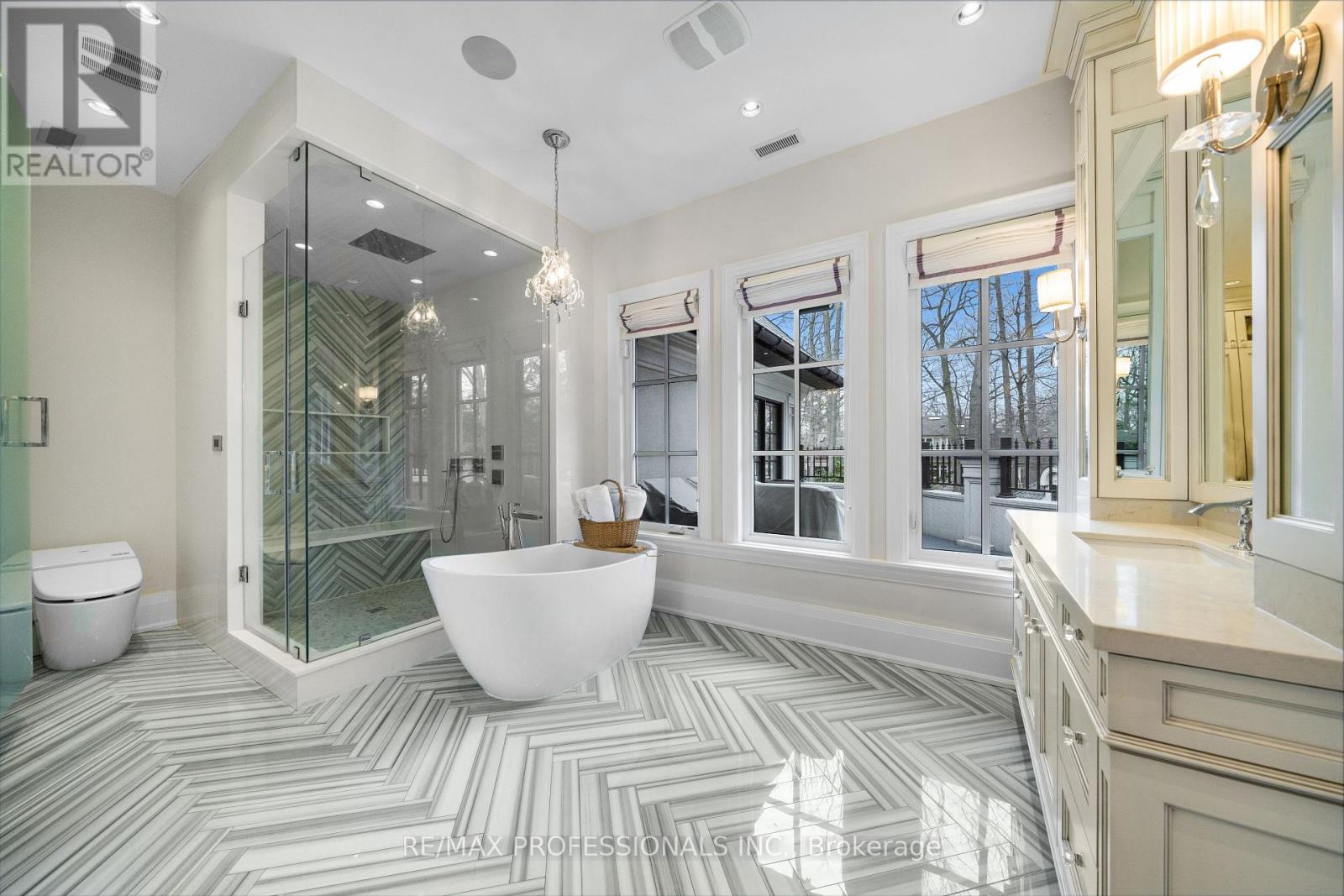 1285 Minaki Road, Mississauga, Ontario L5C 2X5 - Photo 22 - W12163134