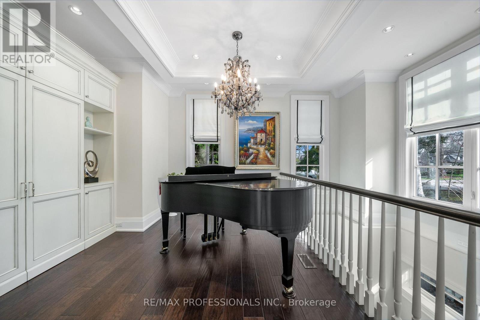 1285 Minaki Road, Mississauga, Ontario L5C 2X5 - Photo 36 - W12163134