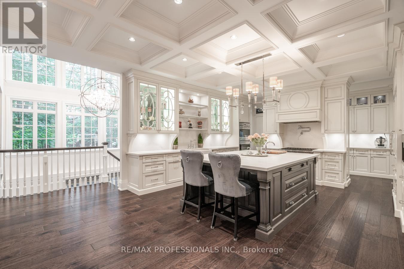 1285 Minaki Road, Mississauga, Ontario L5C 2X5 - Photo 9 - W12163134