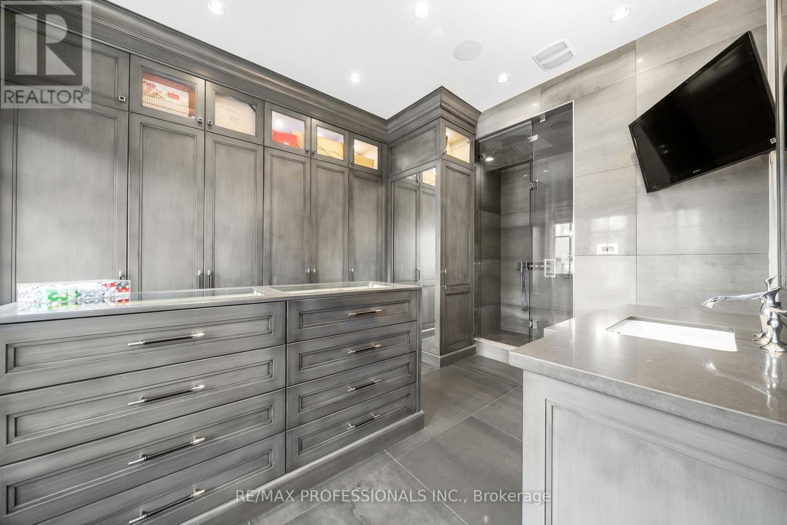 1285 Minaki Road, Mississauga, Ontario L5C 2X5 - Photo 19 - W12163134