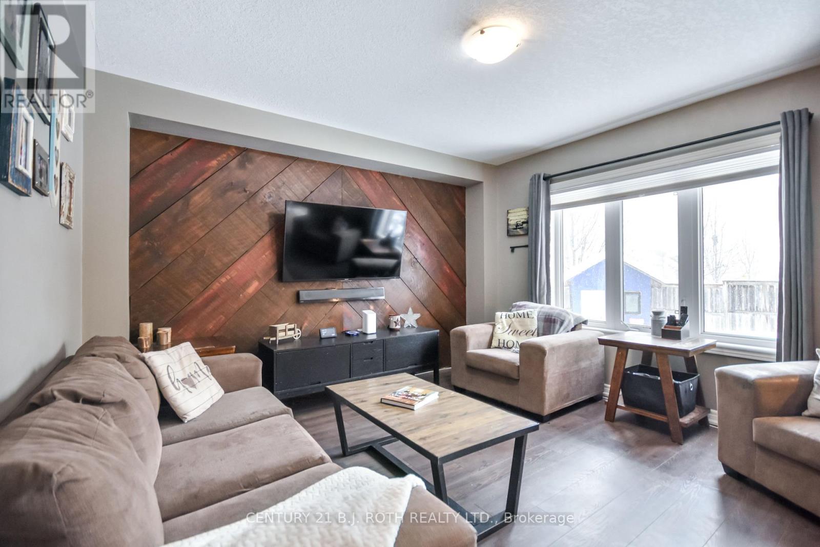 212 Maplewood Drive, Essa (Angus), Ontario  L0L 1B4 - Photo 13 - N12325424