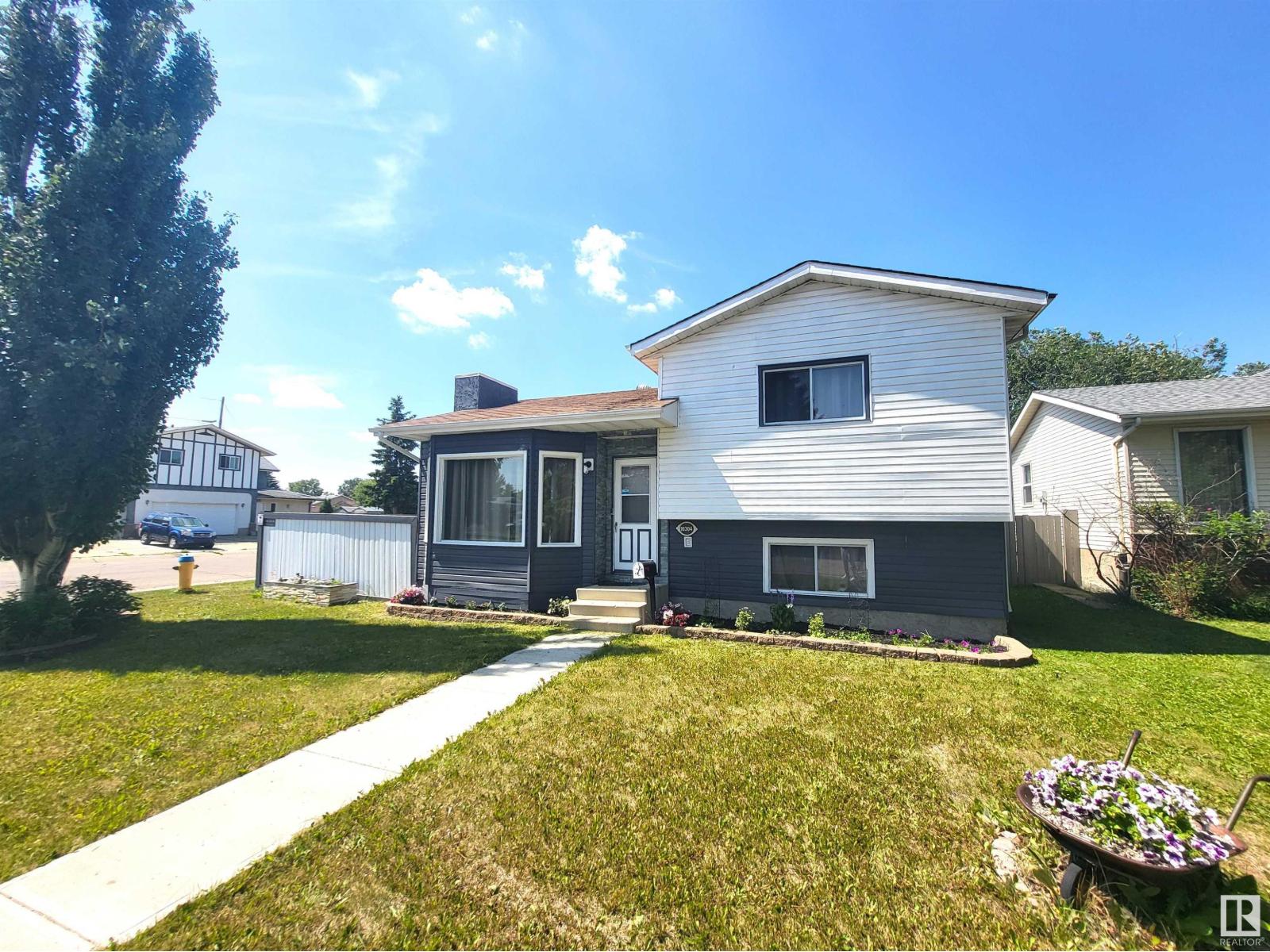 Property at 16304 119 ST NW image 2