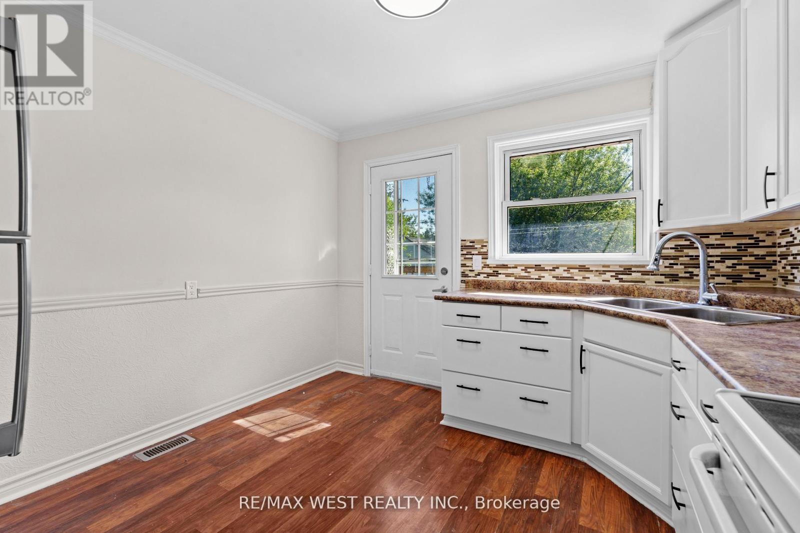 145 First Avenue, Kingston, Ontario  K7K 2H1 - Photo 8 - X12325418