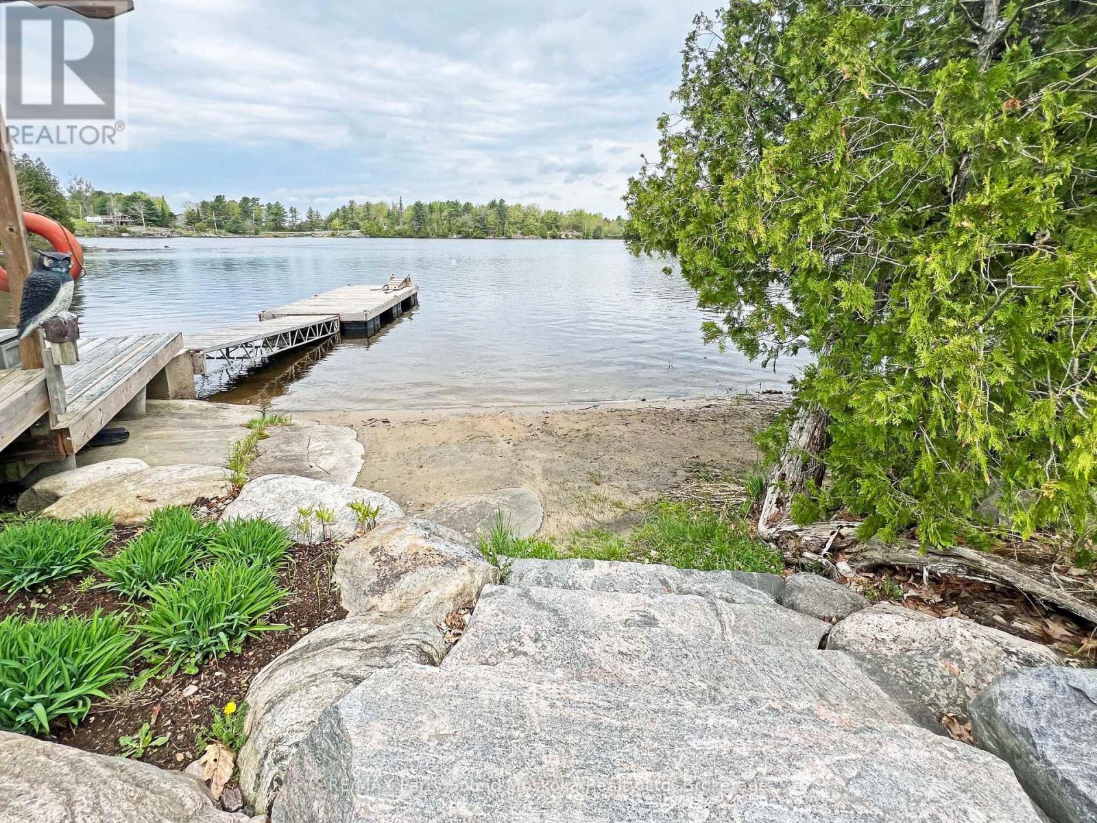 17 Martha Drive, Mckellar, Ontario  P0G 1C0 - Photo 3 - X12220099