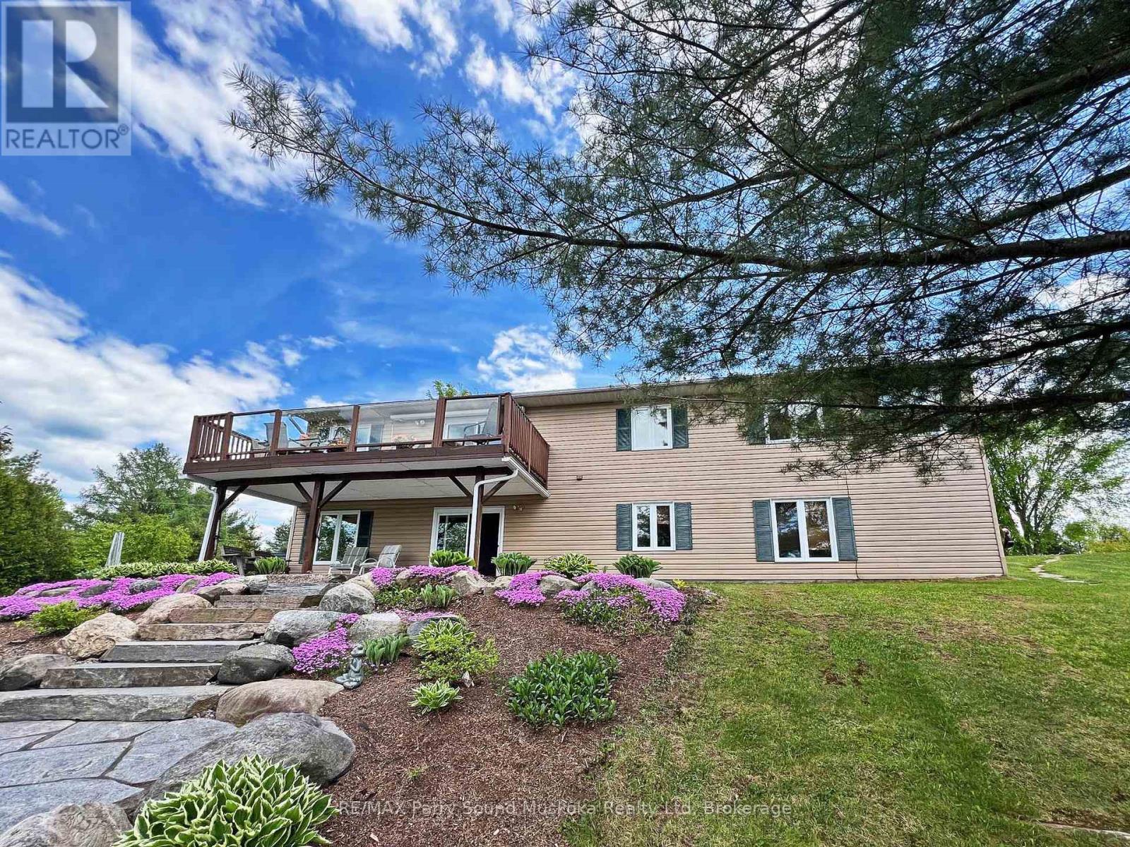 17 Martha Drive, Mckellar, Ontario  P0G 1C0 - Photo 2 - X12220099