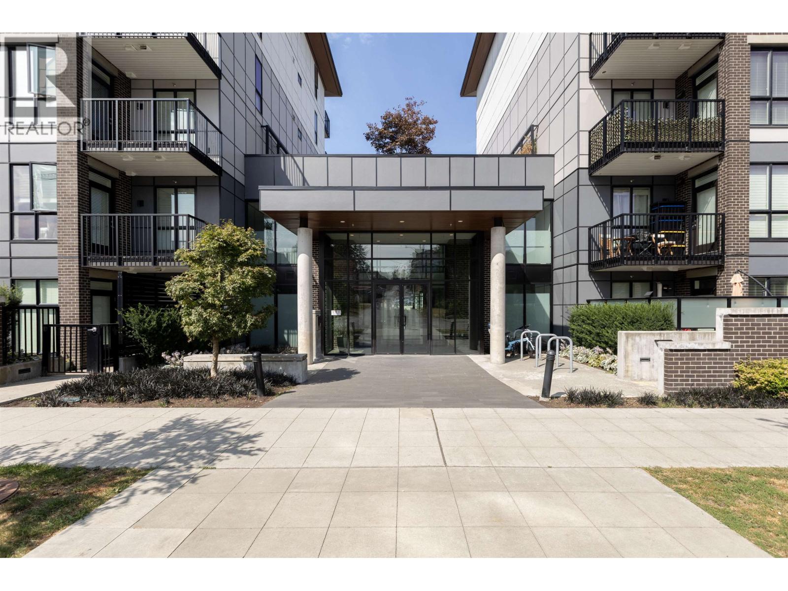 210 750 DOGWOOD STREET, Coquitlam, British Columbia