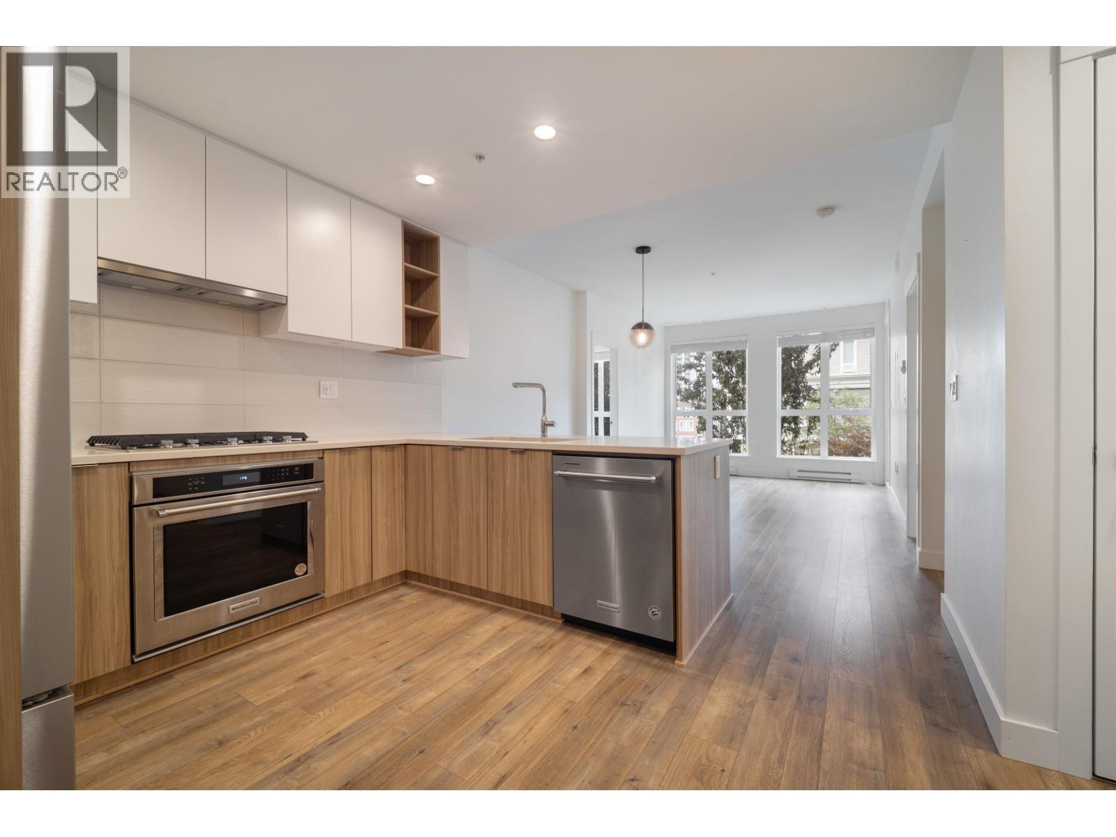 210 750 Dogwood Street, Coquitlam, British Columbia  V3J 4B7 - Photo 3 - R3033608
