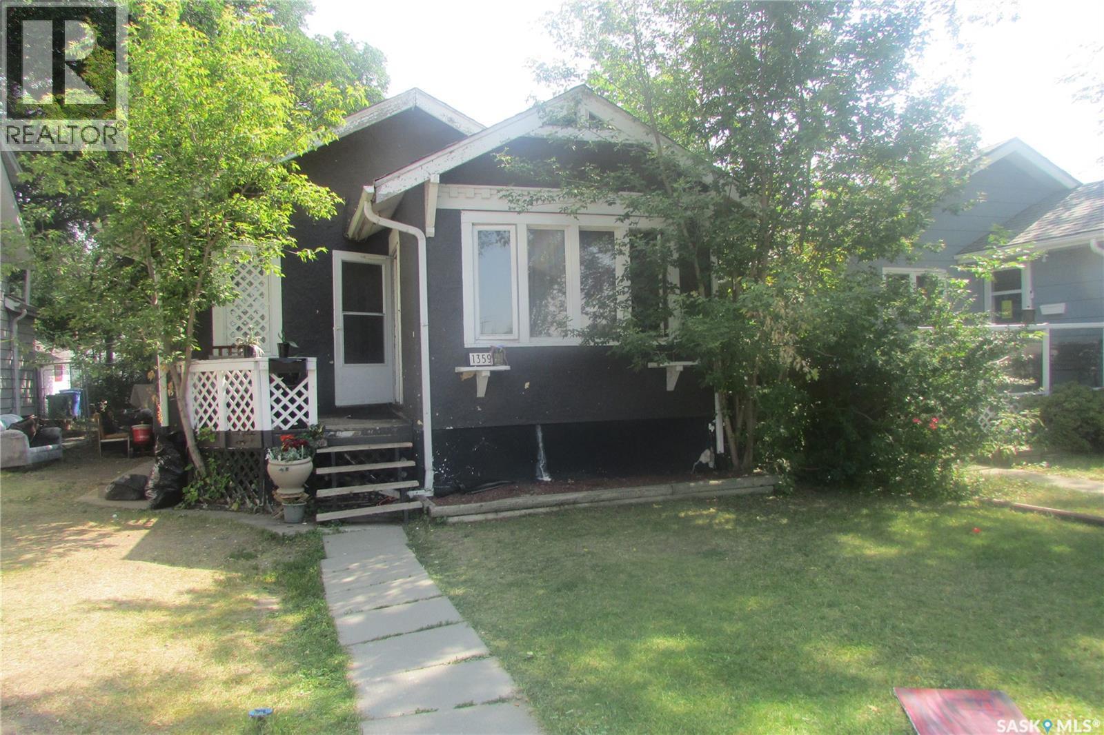 Property at 1359 Elphinstone STREET image 2
