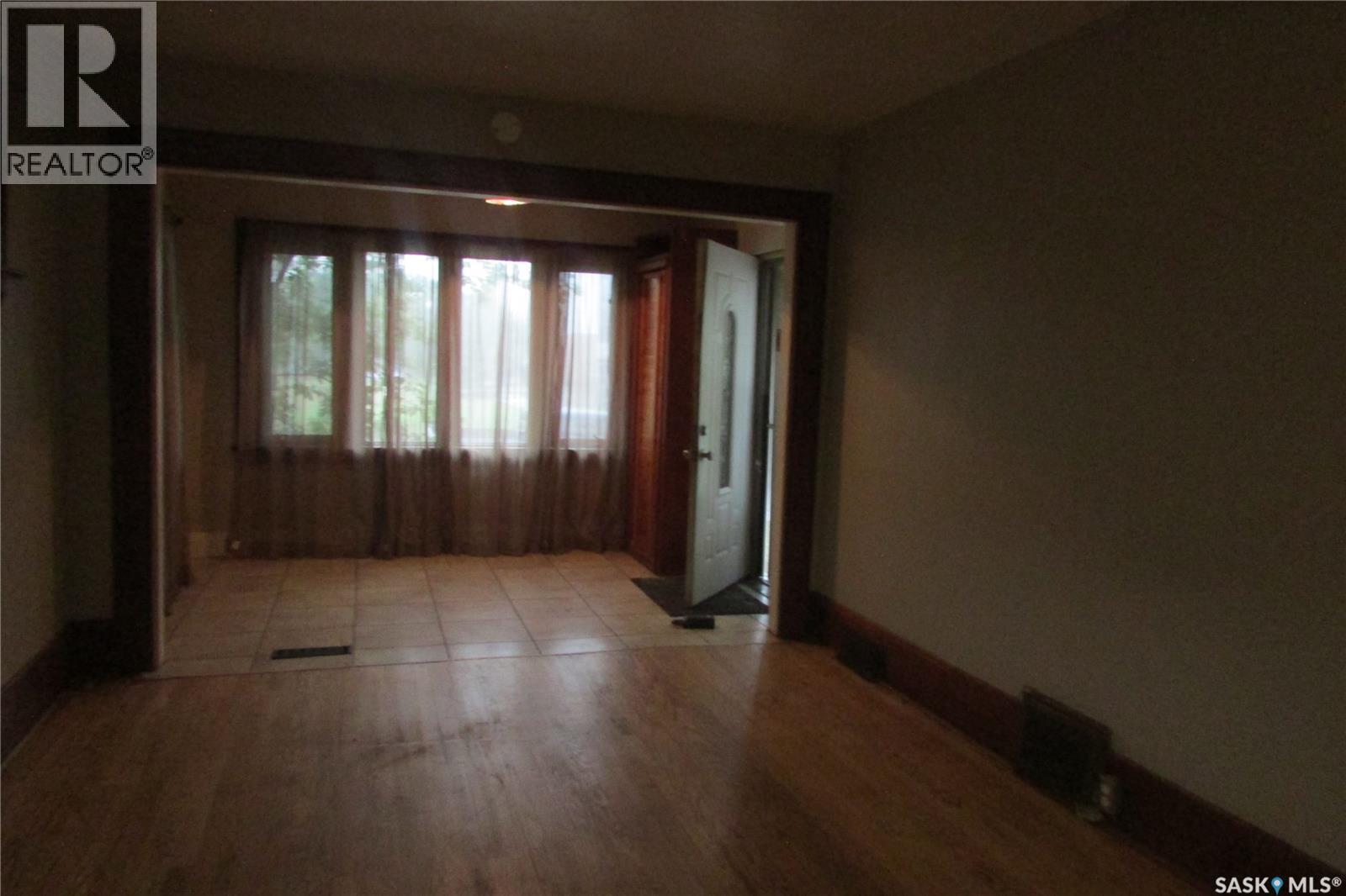 Property at 1359 Elphinstone STREET image 4