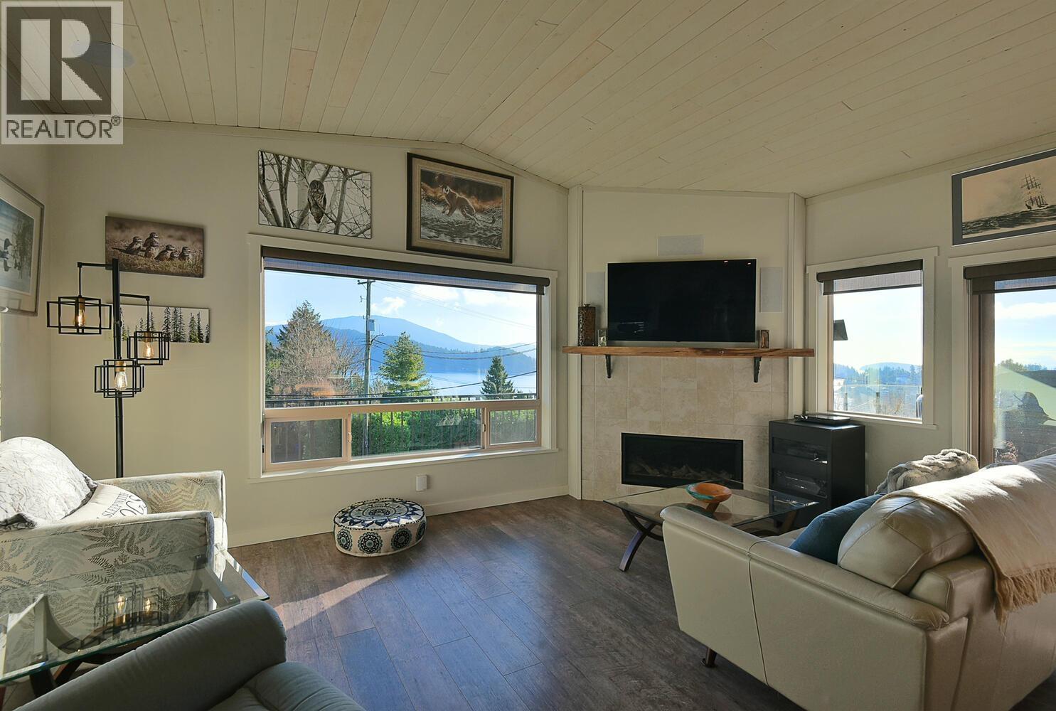 659-661 Gibsons Way, Gibsons, British Columbia  V0N 1V9 - Photo 10 - R3033655