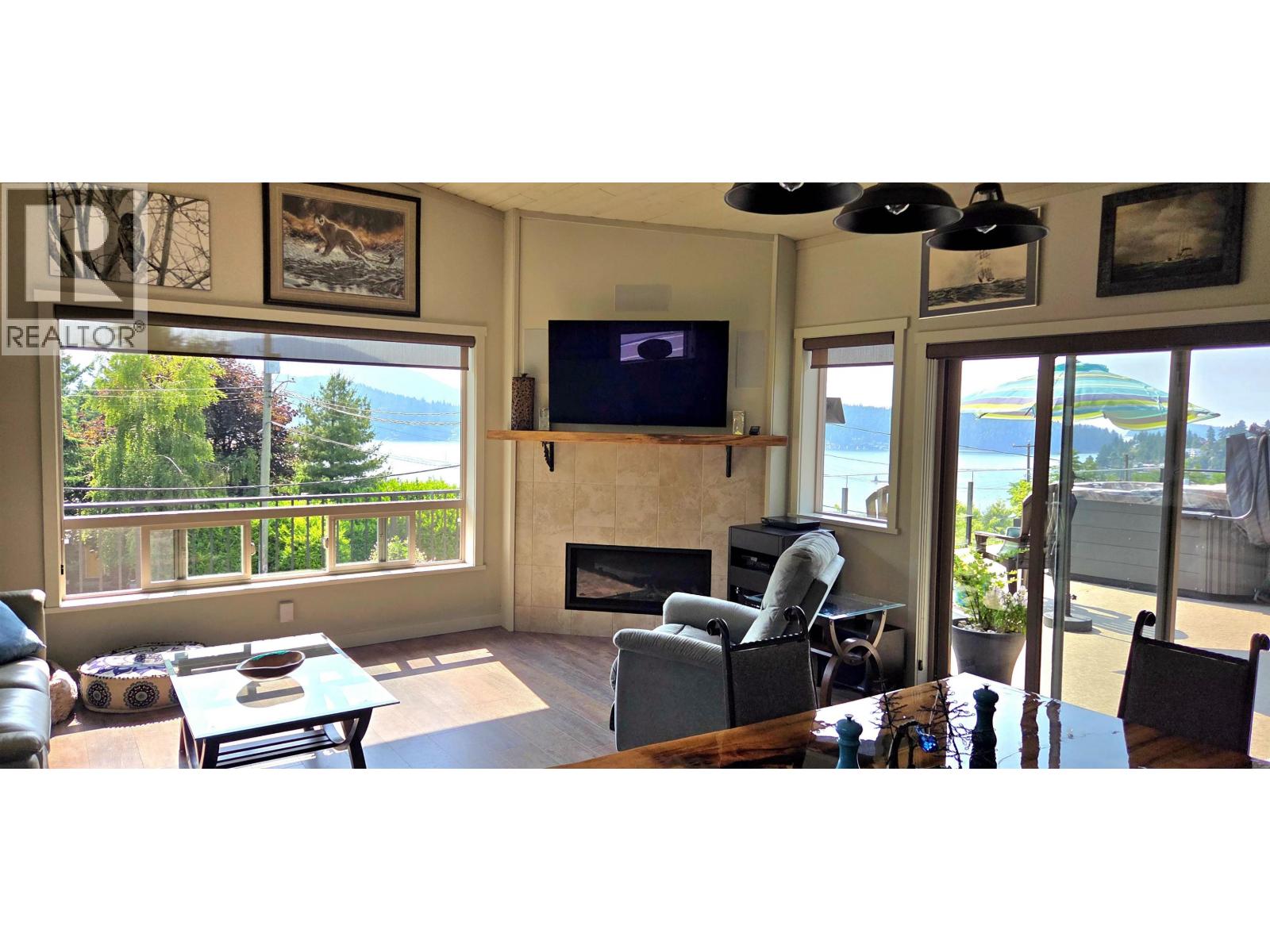 Property at 659-661 GIBSONS WAY image 2