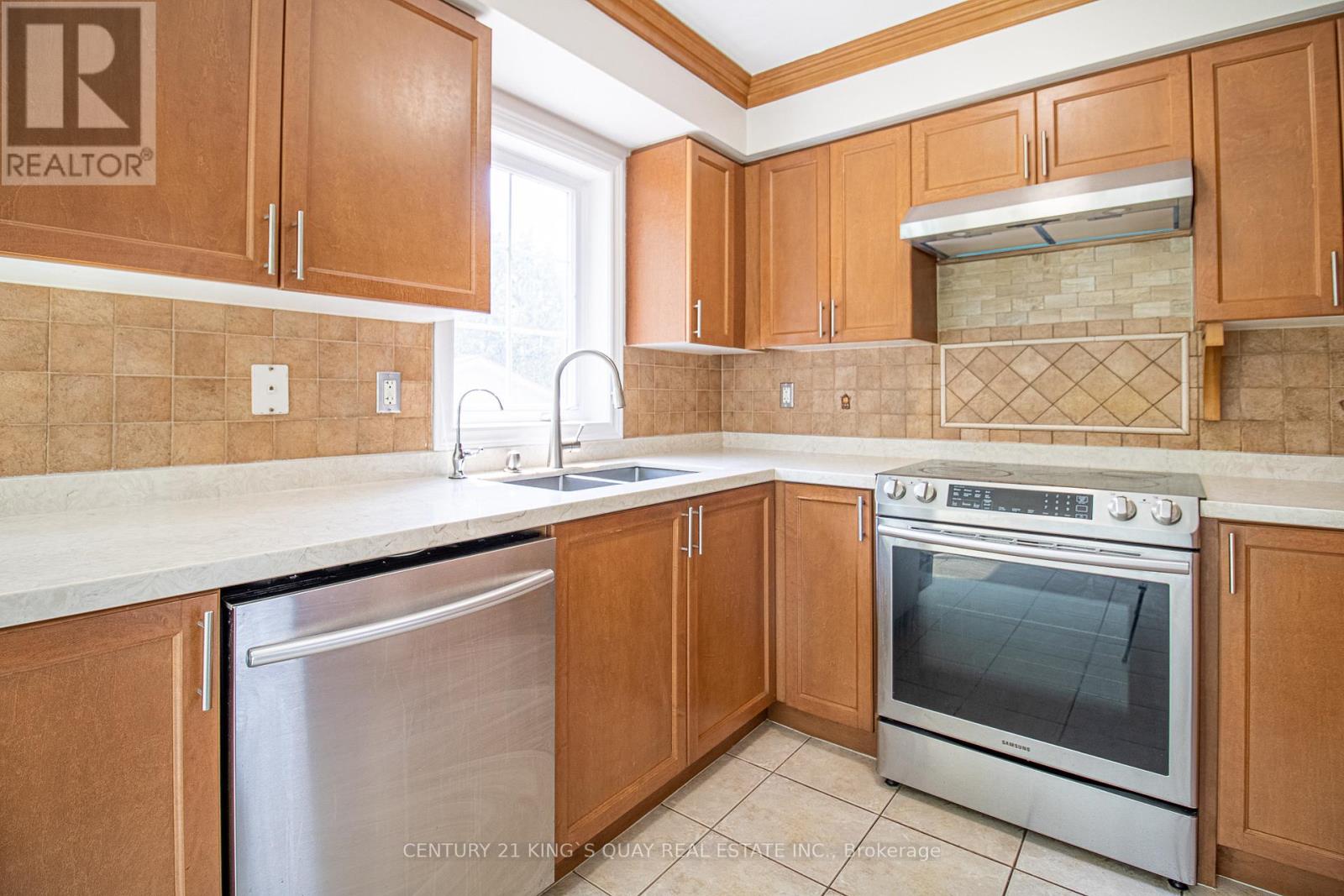 1100 Houston Drive, Milton (Cl Clarke), Ontario  L9T 6E8 - Photo 19 - W12325564