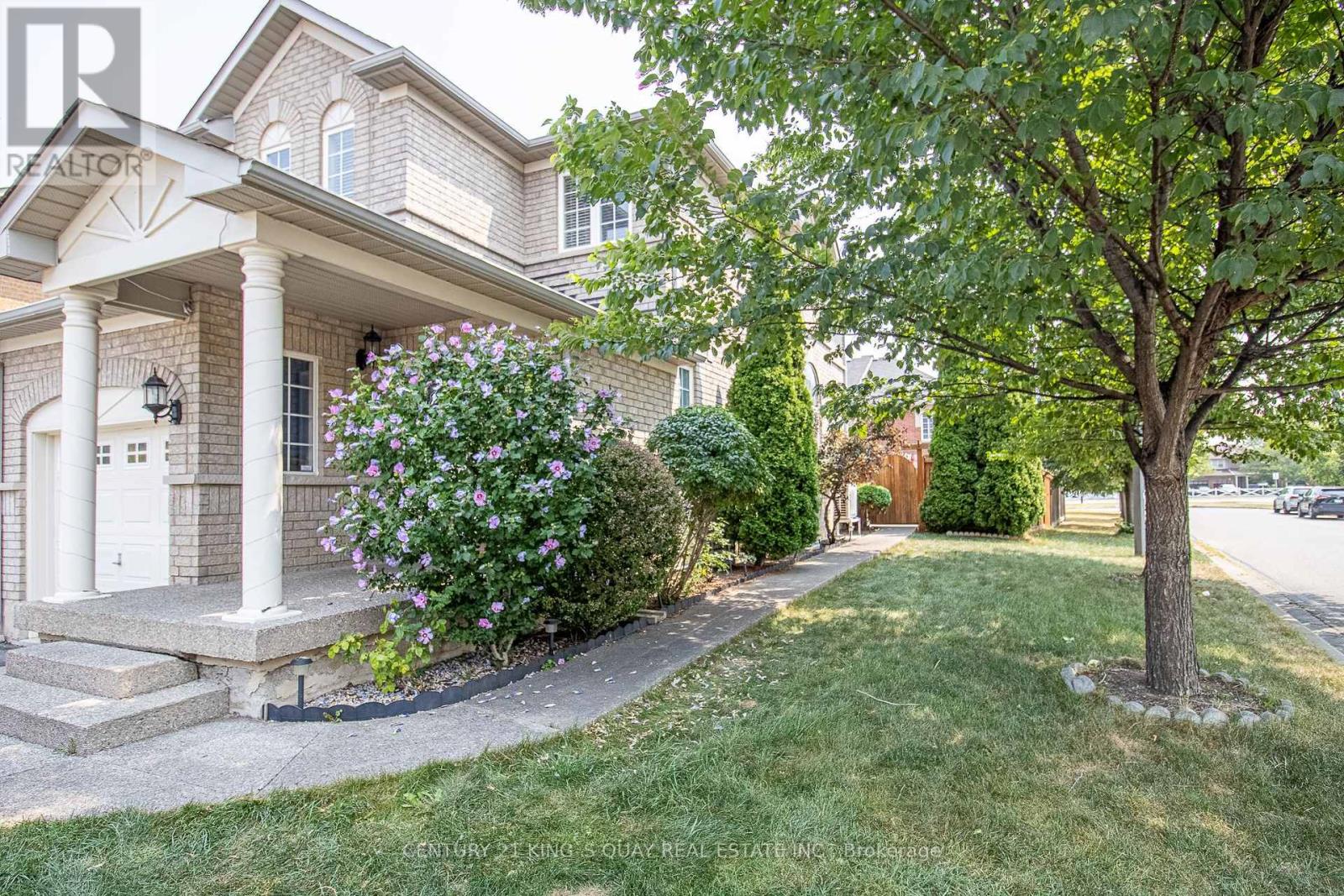 1100 Houston Drive, Milton (Cl Clarke), Ontario  L9T 6E8 - Photo 4 - W12325564