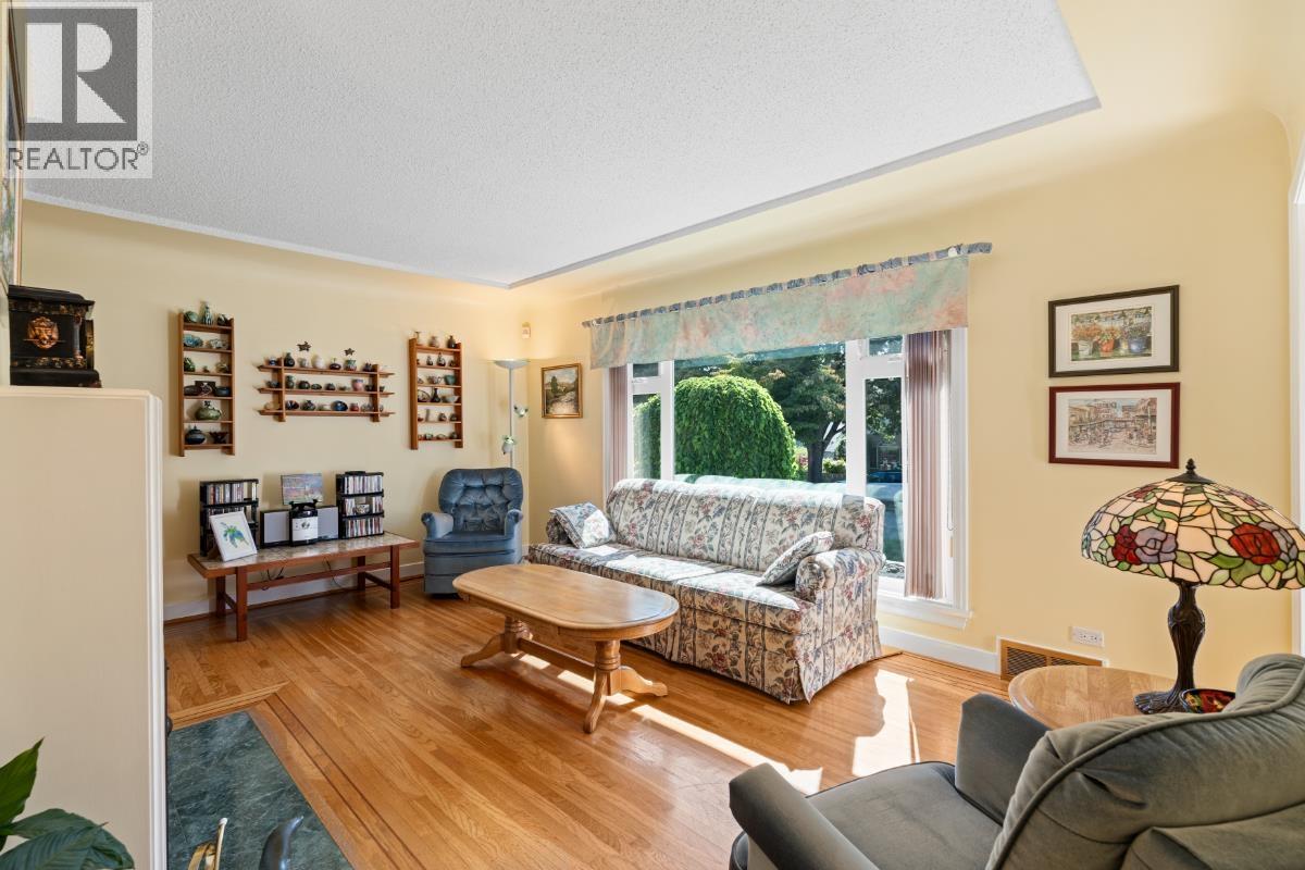 Property at 1415 LONDON STREET image 5
