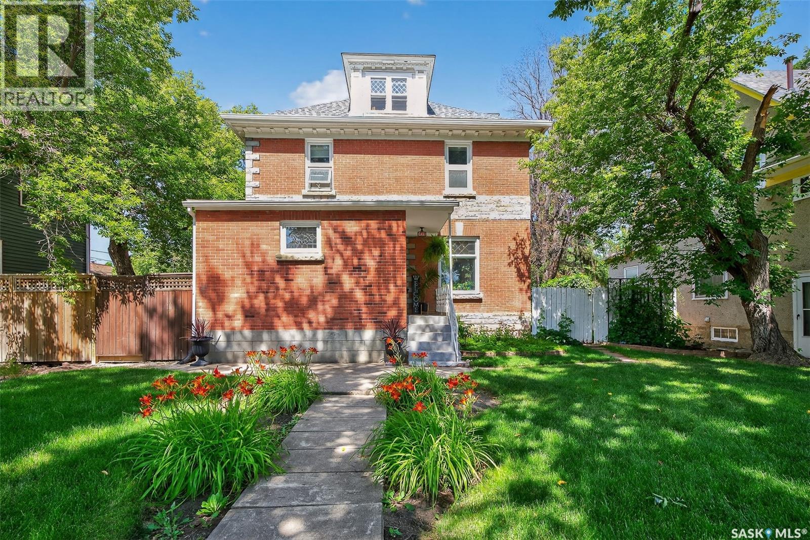 Property at 438 Ominica STREET W image 1