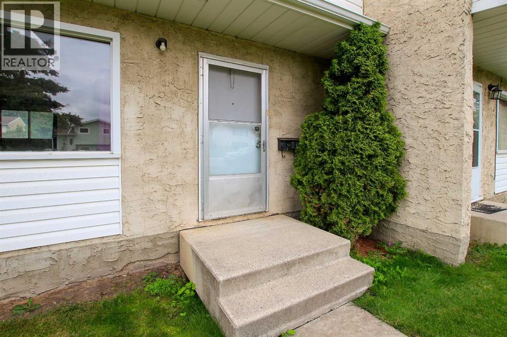 B3, 35 Nash Street, Red Deer, Alberta  T4P 1X9 - Photo 2 - A2244465