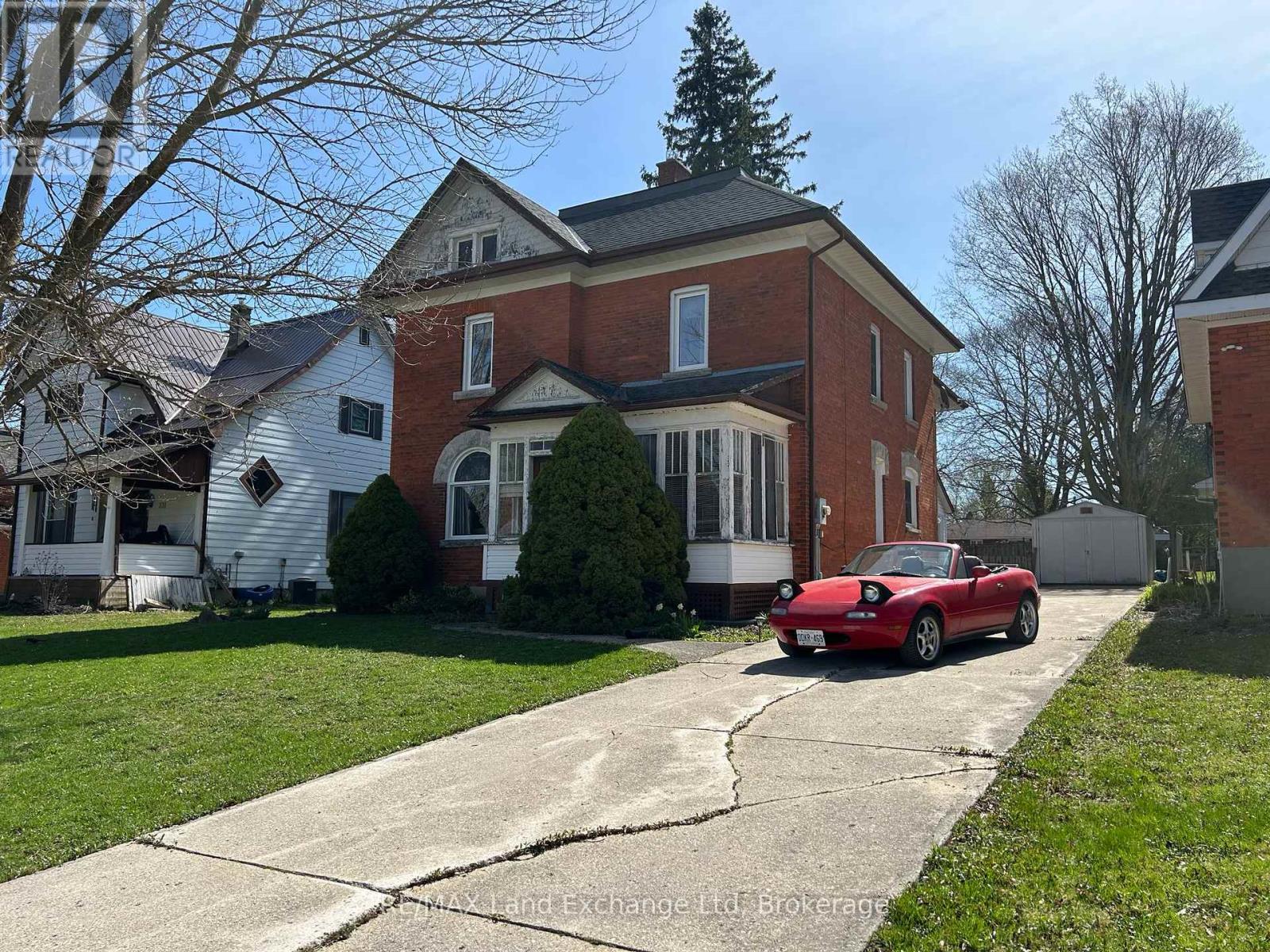 327 Frances Street, North Huron, Ontario  N0G 2W0 - Photo 2 - X12325765