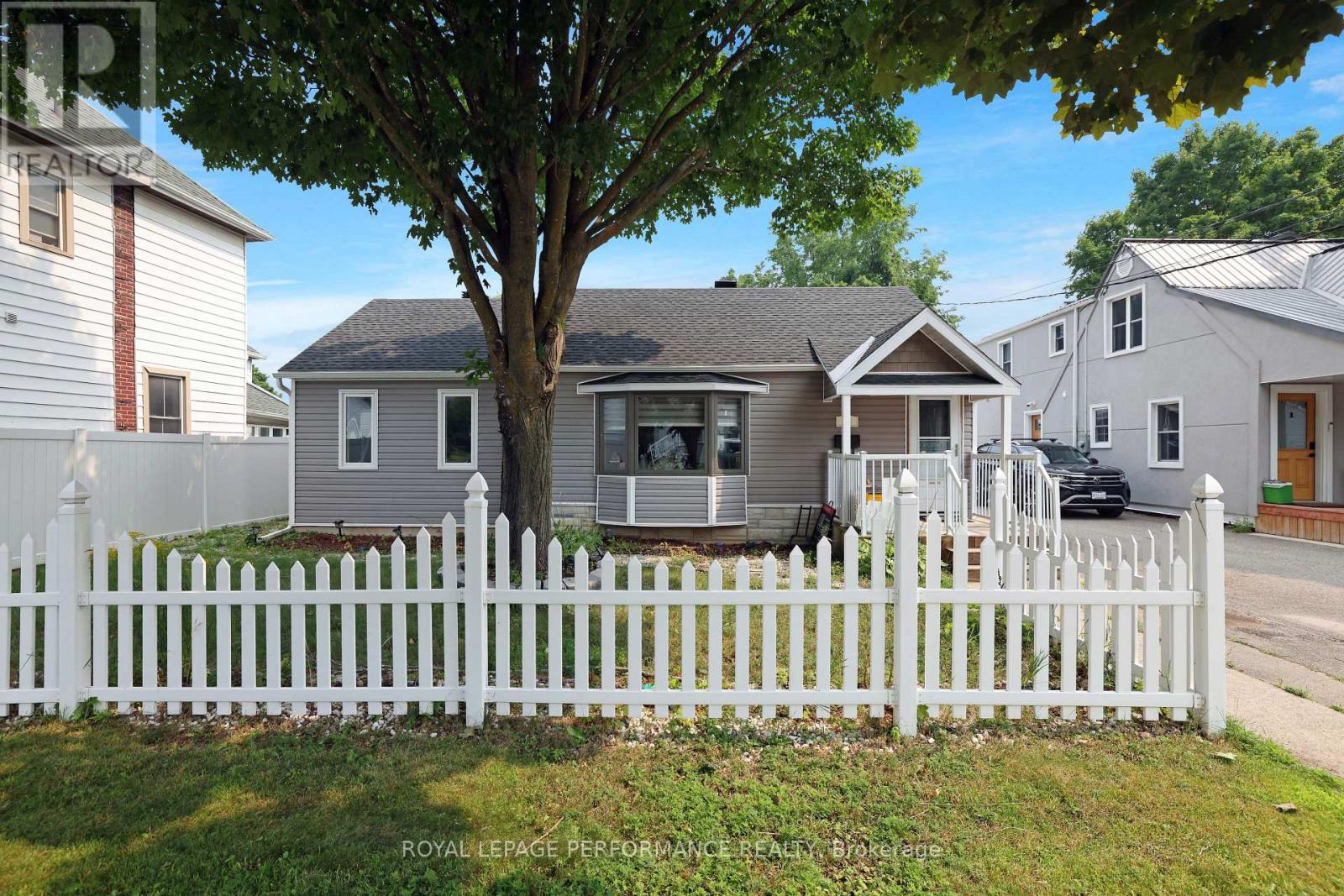 63 WILSON STREET E, Perth, Ontario