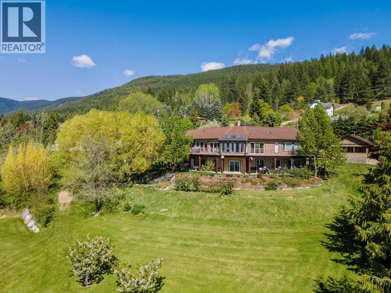 5253 Elsie Holmes Road, Wynndel, British Columbia  V0B 2N1 - Photo 3 - 10339791