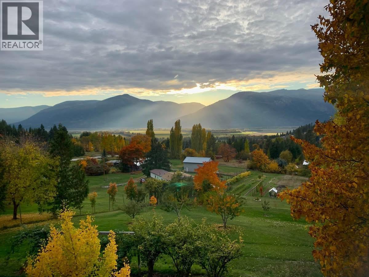 5253 Elsie Holmes Road, Wynndel, British Columbia  V0B 2N1 - Photo 4 - 10339791