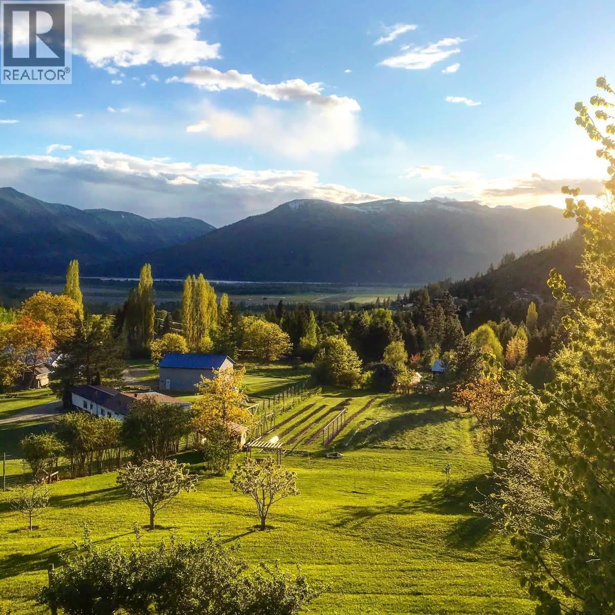 5253 Elsie Holmes Road, Wynndel, British Columbia  V0B 2N1 - Photo 11 - 10339791