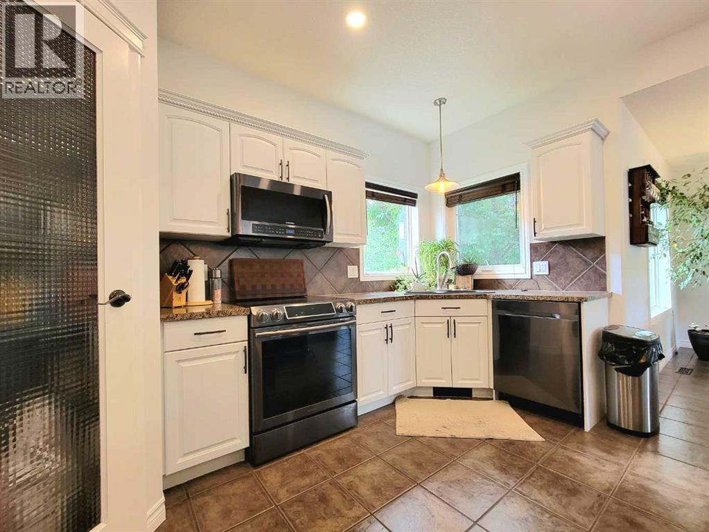 Property at 6646 112 Street image 2