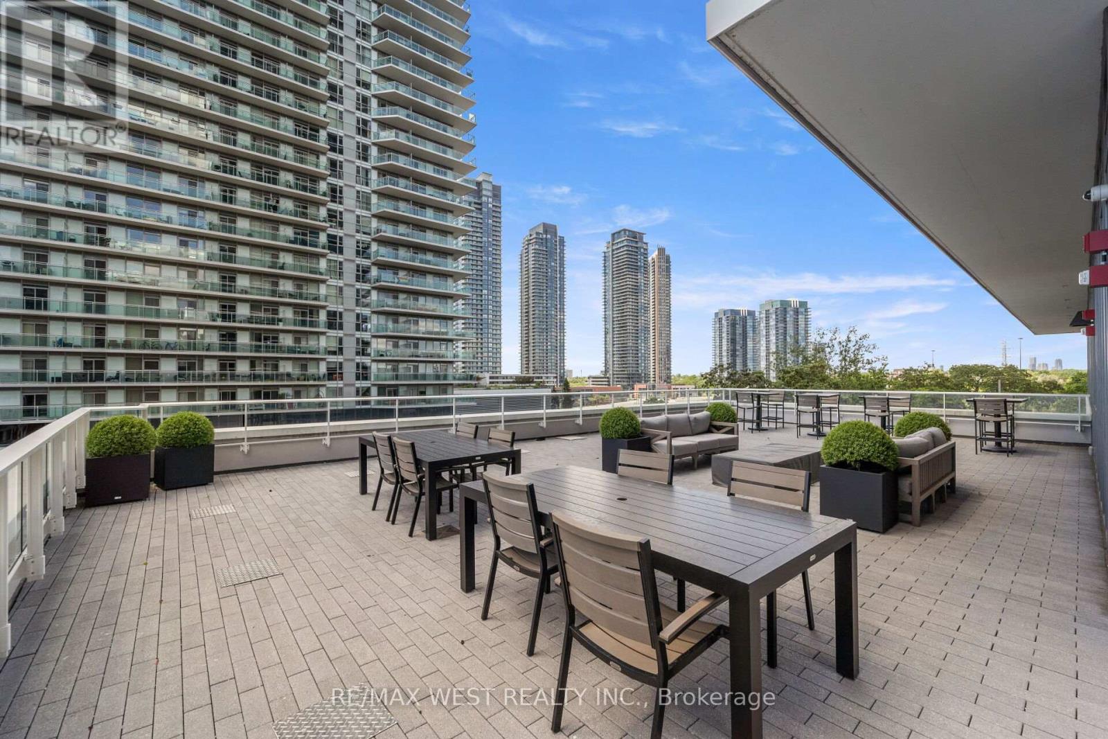 2705 - 70 Annie Craig Drive, Toronto, Ontario  M8V 0G2 - Photo 8 - W12259813