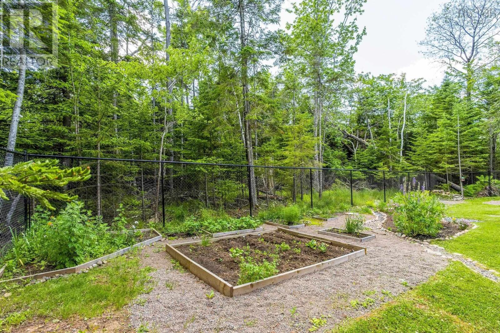 Property at 8 Heritage Place image 4