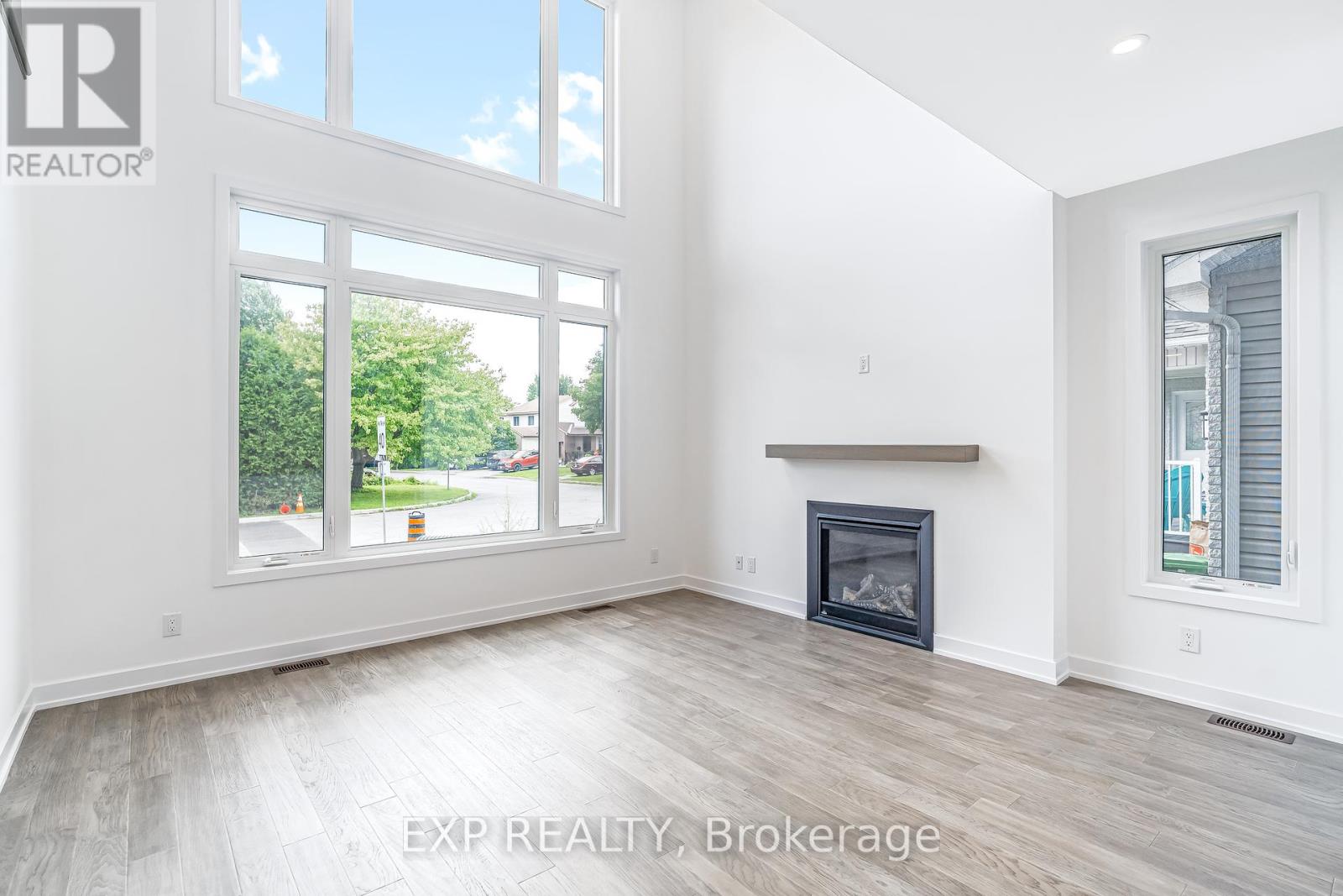 489 Duvernay Drive, Ottawa, Ontario  K1E 2N7 - Photo 3 - X12325858