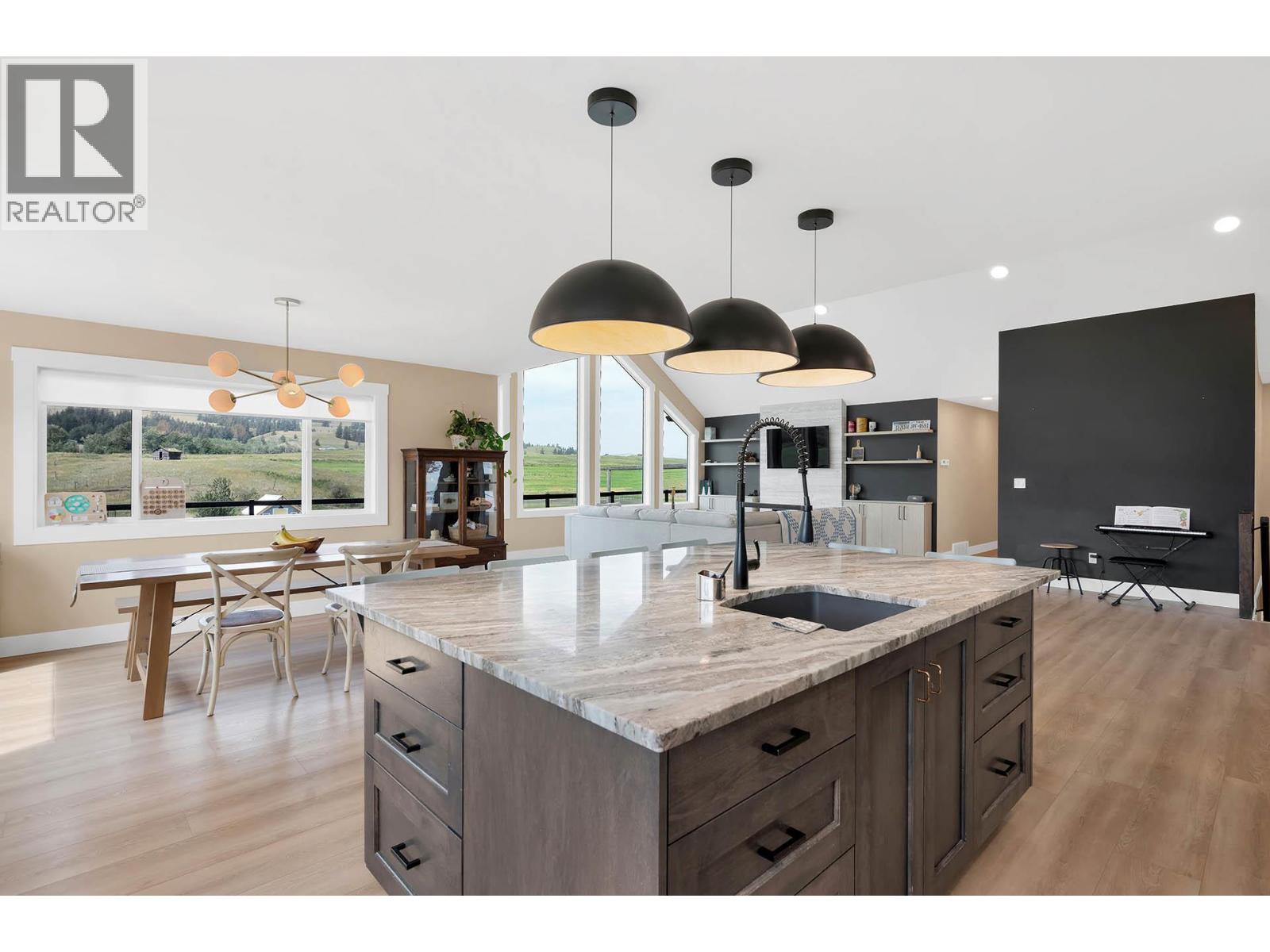 3797 PRINCETON KAMLOOPS Highway Kamloops Photo 18