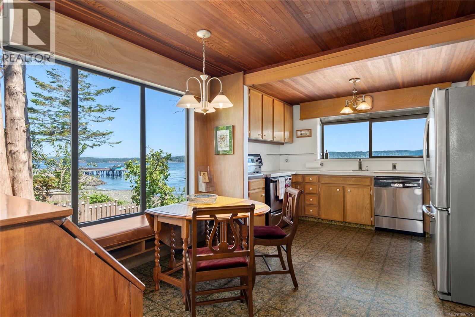 561 & 565 Island Hwy, Campbell River, British Columbia  V9W 2B9 - Photo 4 - 1007175