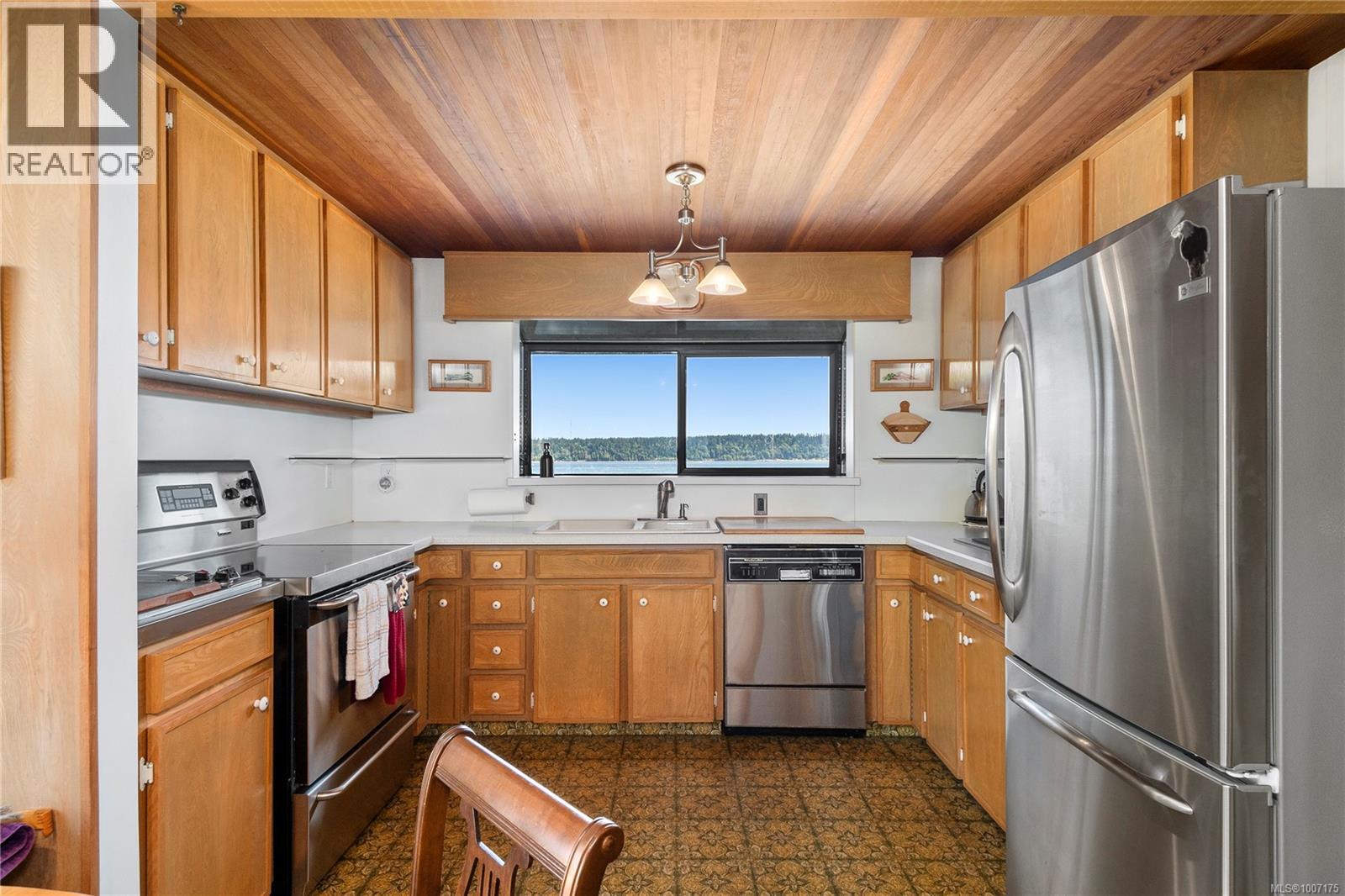 561 & 565 Island Hwy, Campbell River, British Columbia  V9W 2B9 - Photo 5 - 1007175