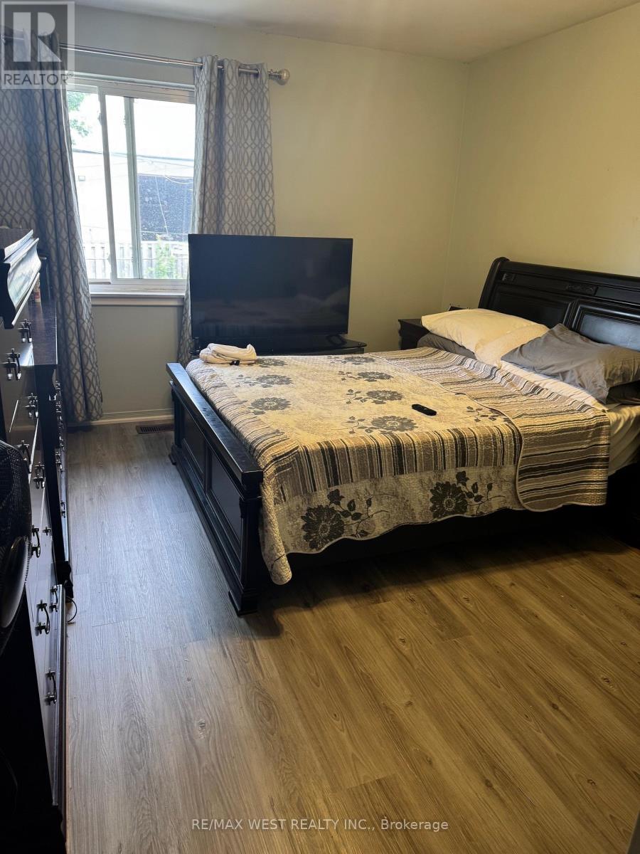 63 Habitant Drive, Toronto, Ontario  M9M 2N7 - Photo 6 - W12325697