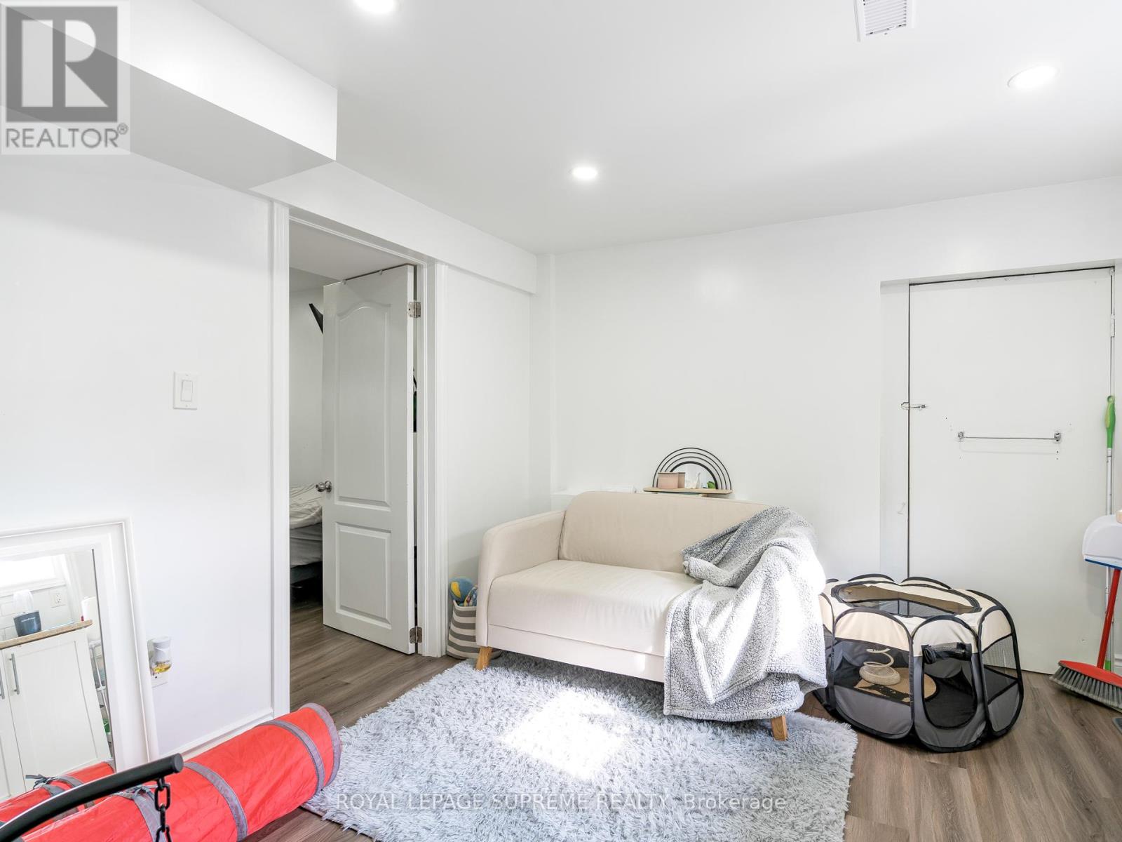 40 Cartwright Avenue, Toronto, Ontario  M6A 1T9 - Photo 39 - W12325809