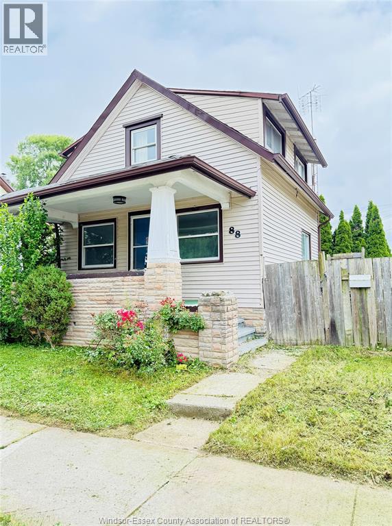 MLS# 25019624: 88 Lorne AVENUE, Chatham, Canada