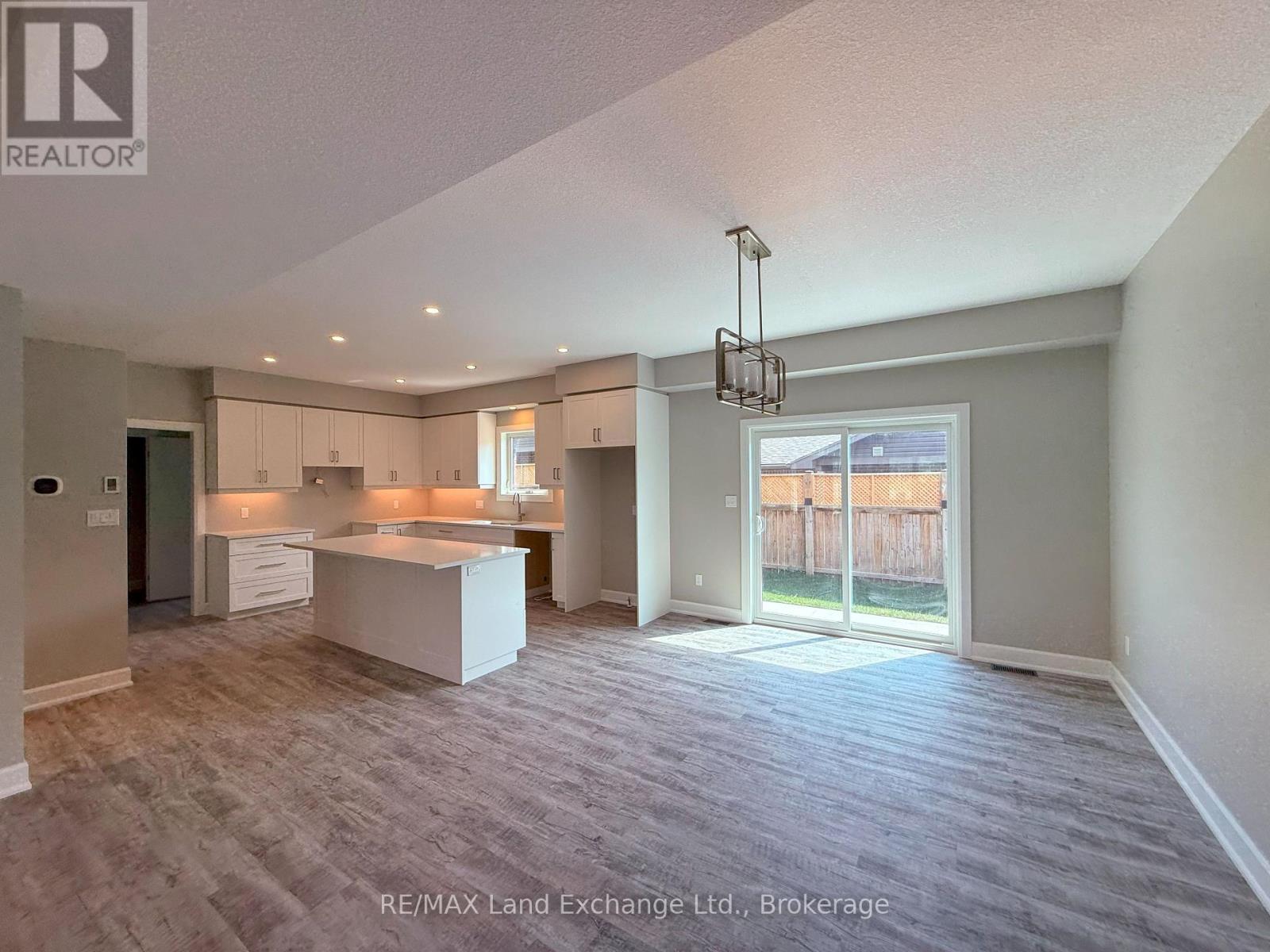 Unit 2 - 8 Golf Links Road, Kincardine, Ontario  N2Z 0G1 - Photo 11 - X10845617