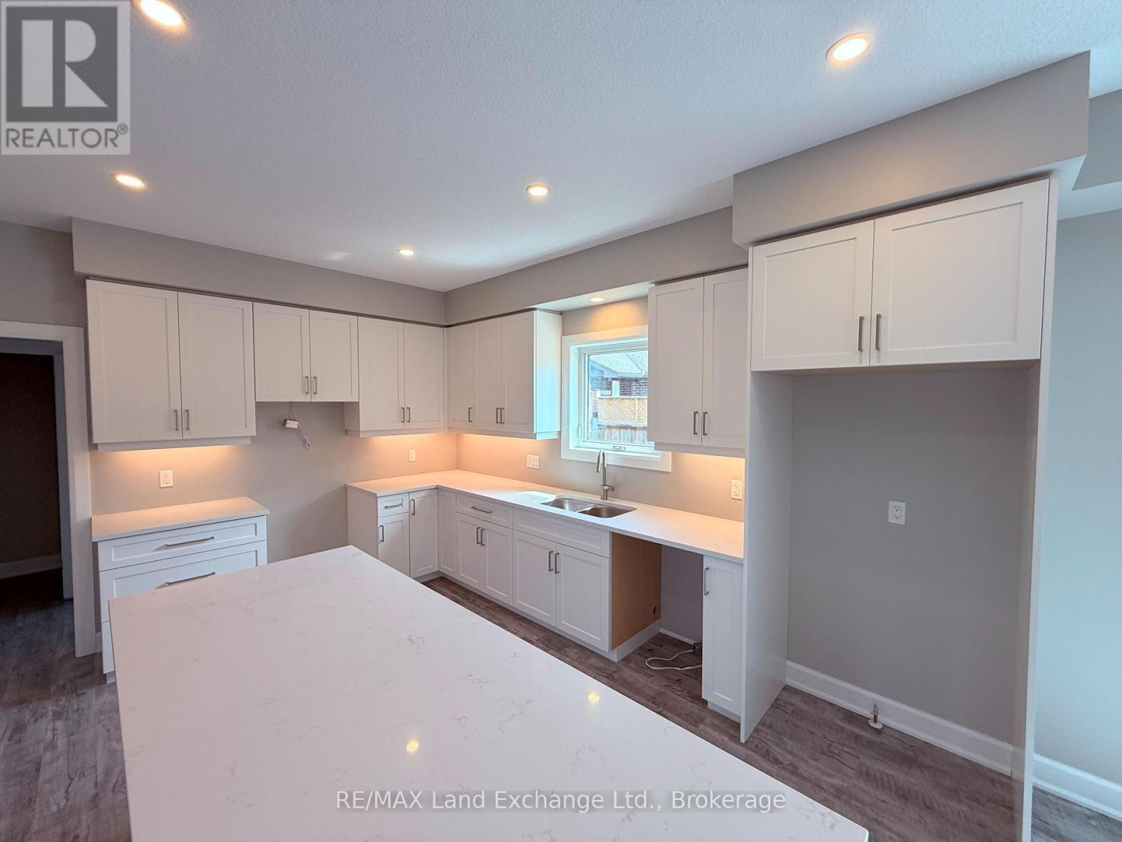 Unit 2 - 8 Golf Links Road, Kincardine, Ontario  N2Z 0G1 - Photo 13 - X10845617
