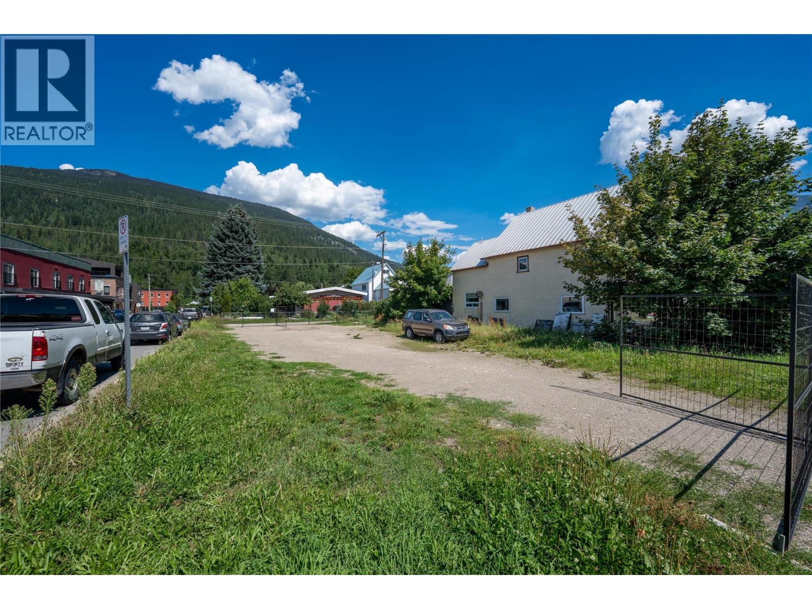 200 Third Street E, Revelstoke, British Columbia  V0E 2S0 - Photo 11 - 10358381