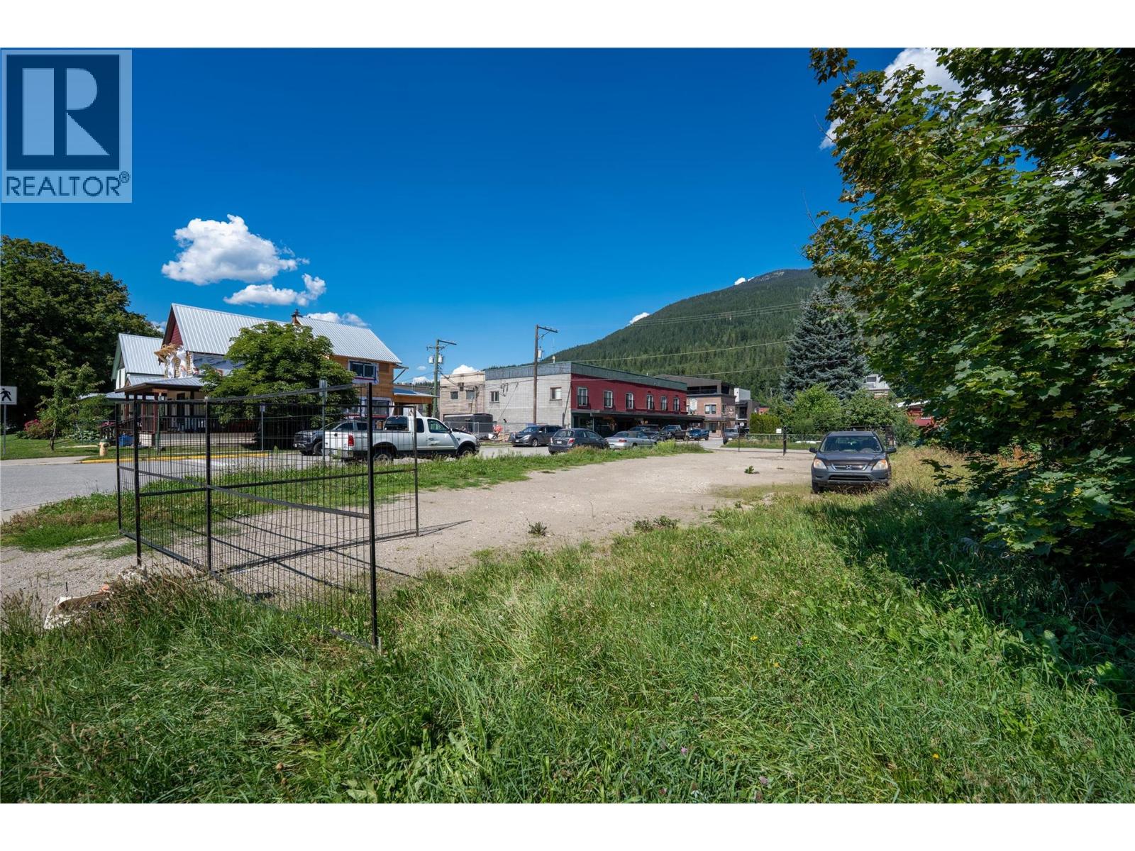 200 Third Street E, Revelstoke, British Columbia  V0E 2S0 - Photo 5 - 10358381