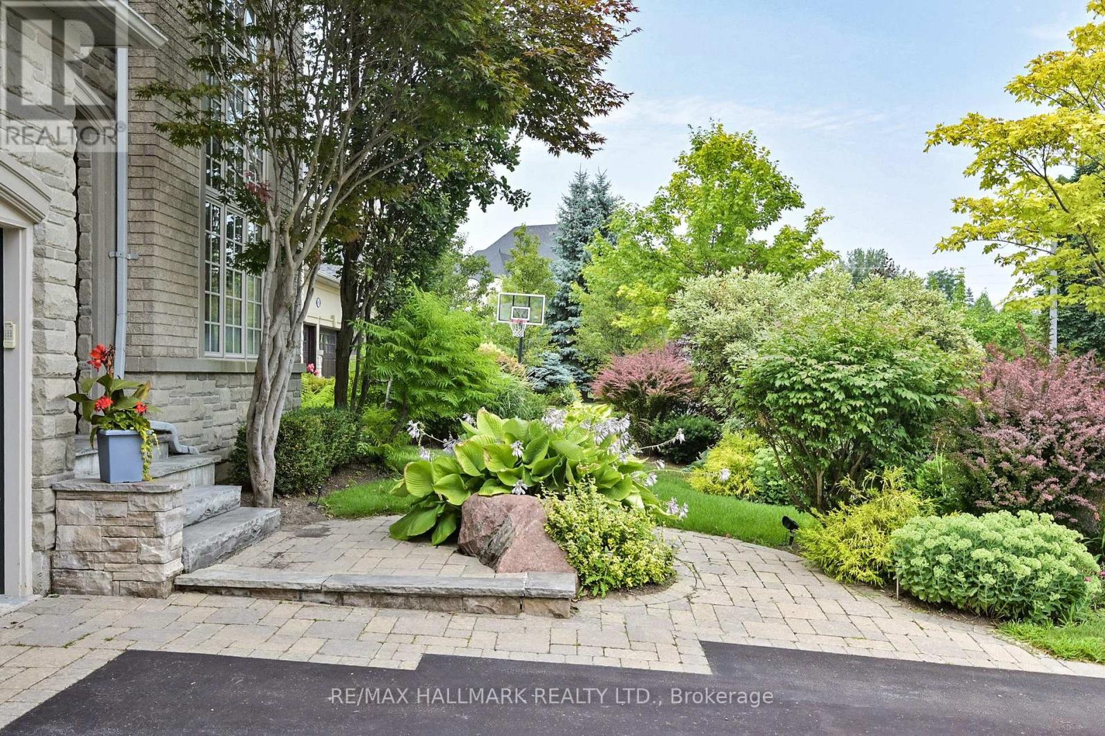 Property at 436 PARADELLE DRIVE image 2