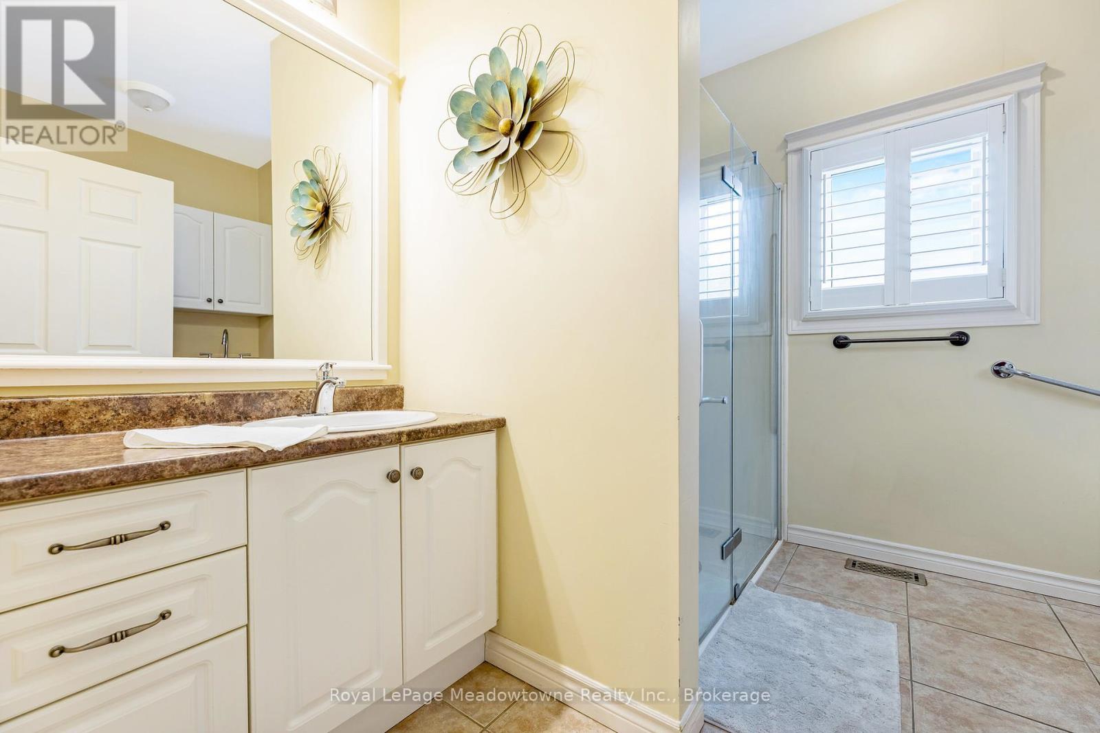 120 Gracehill Crescent, Hamilton, Ontario  L8B 1A5 - Photo 17 - X12325962