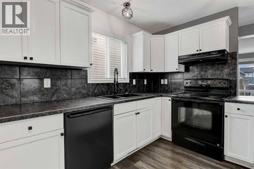 Property at 9422 90B Street image 3