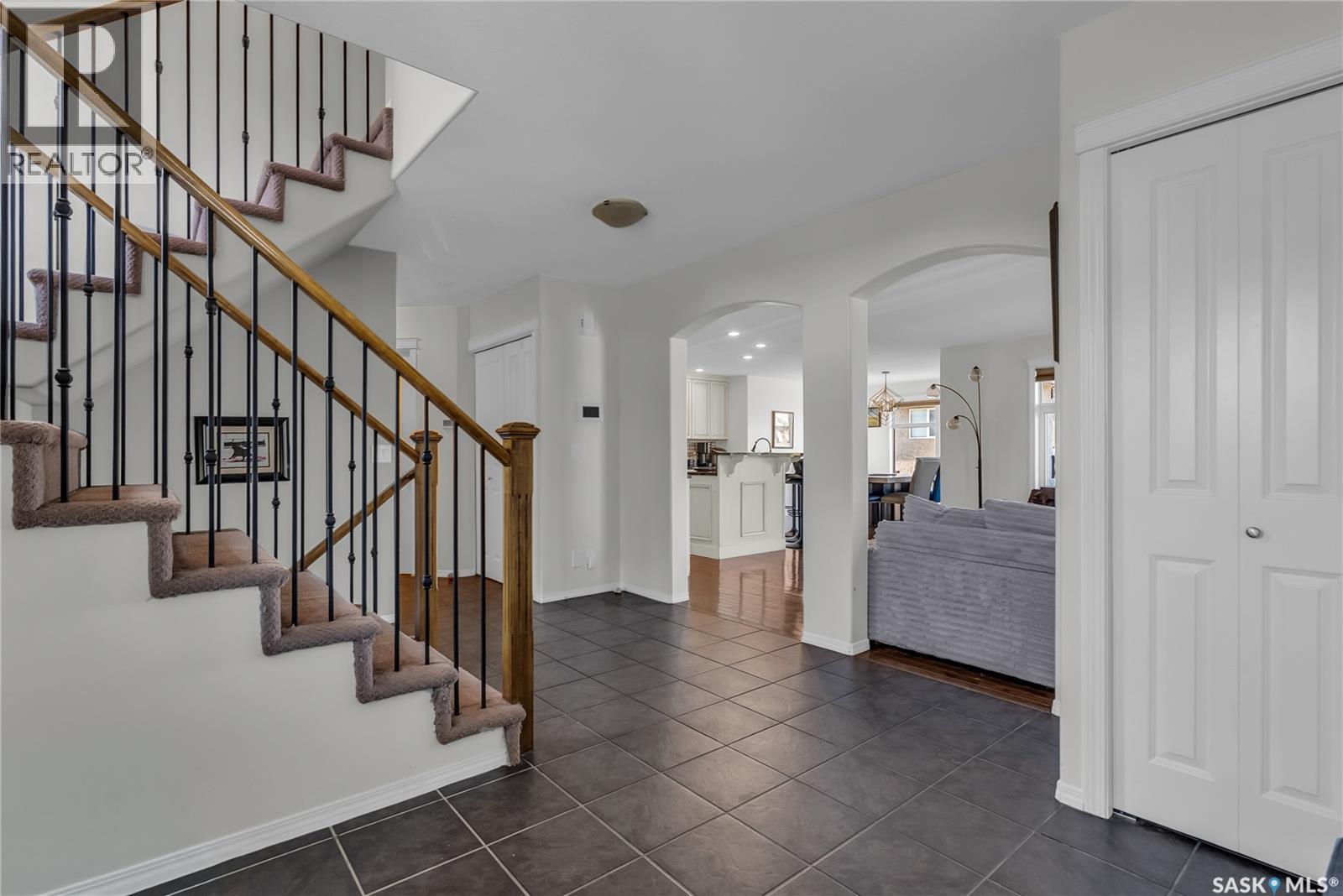 Property at 527 Shepherd CRESCENT image 3