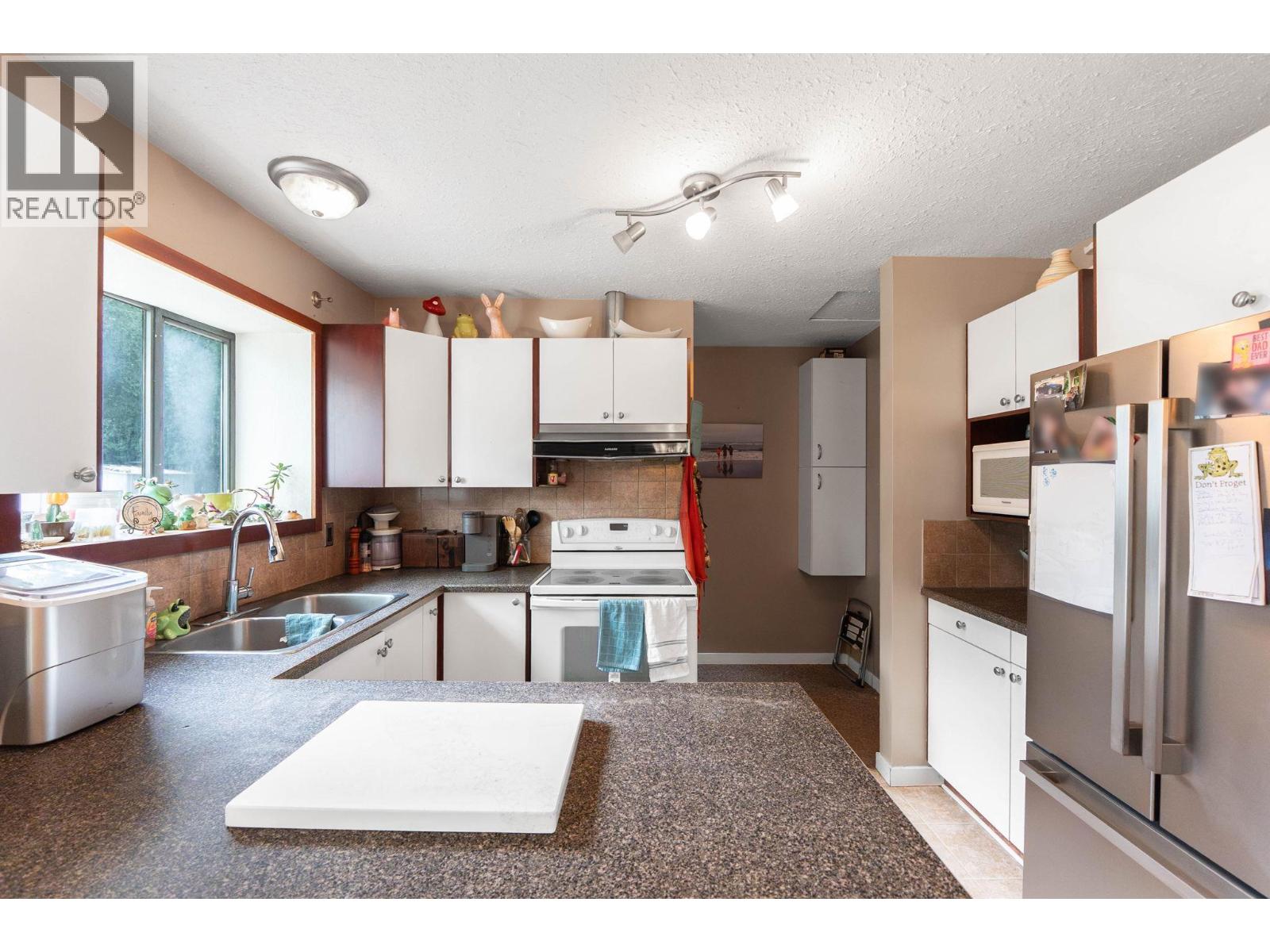 4811 Parkdale Crescent, Ellison, British Columbia  V1X 6T3 - Photo 11 - 10358199