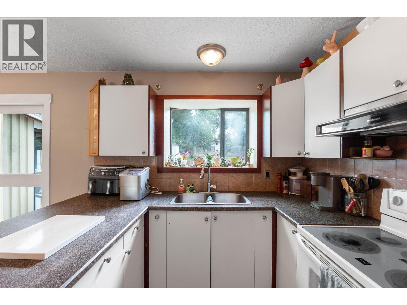 4811 Parkdale Crescent, Ellison, British Columbia  V1X 6T3 - Photo 12 - 10358199