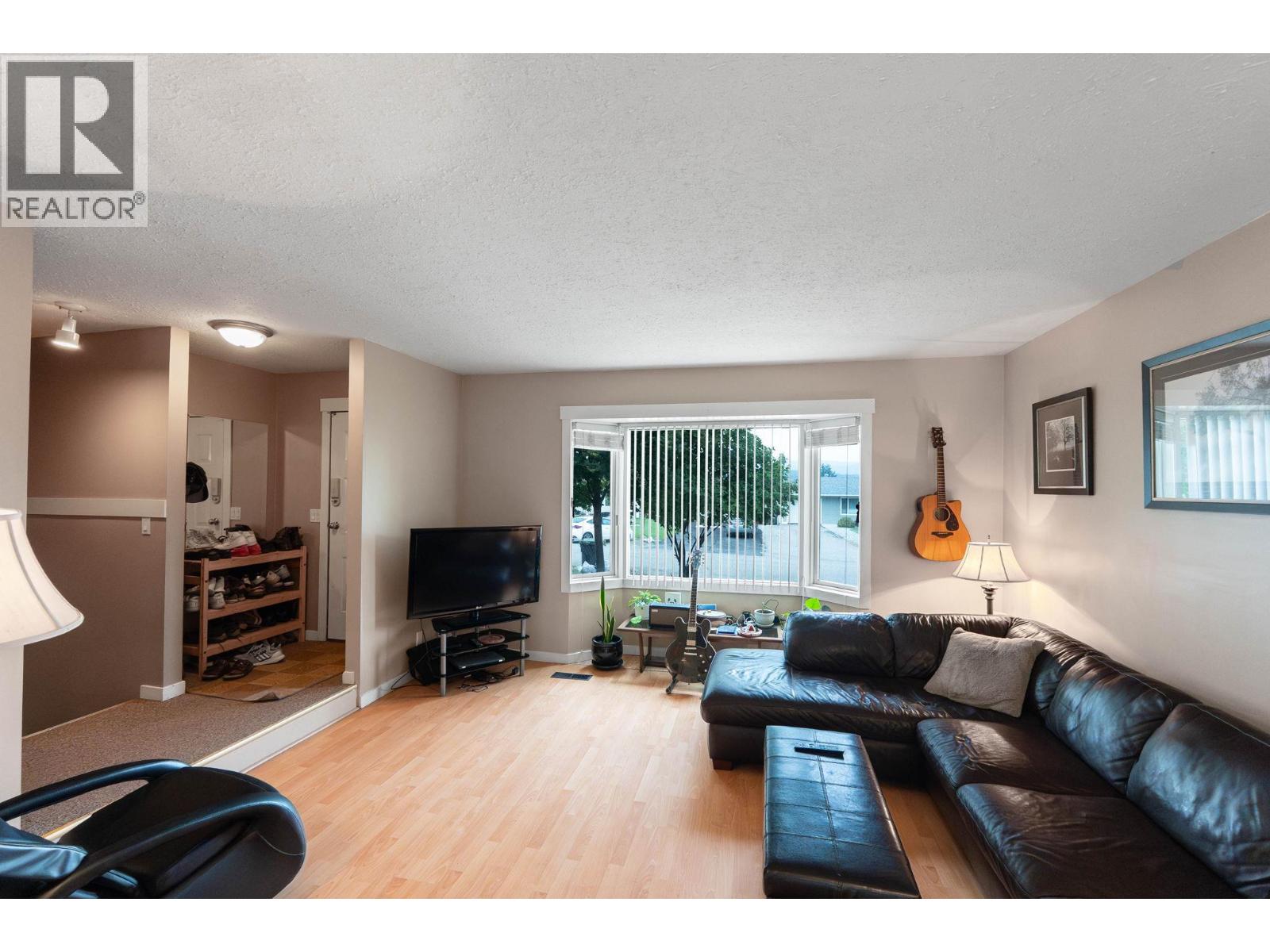 4811 Parkdale Crescent, Ellison, British Columbia  V1X 6T3 - Photo 8 - 10358199