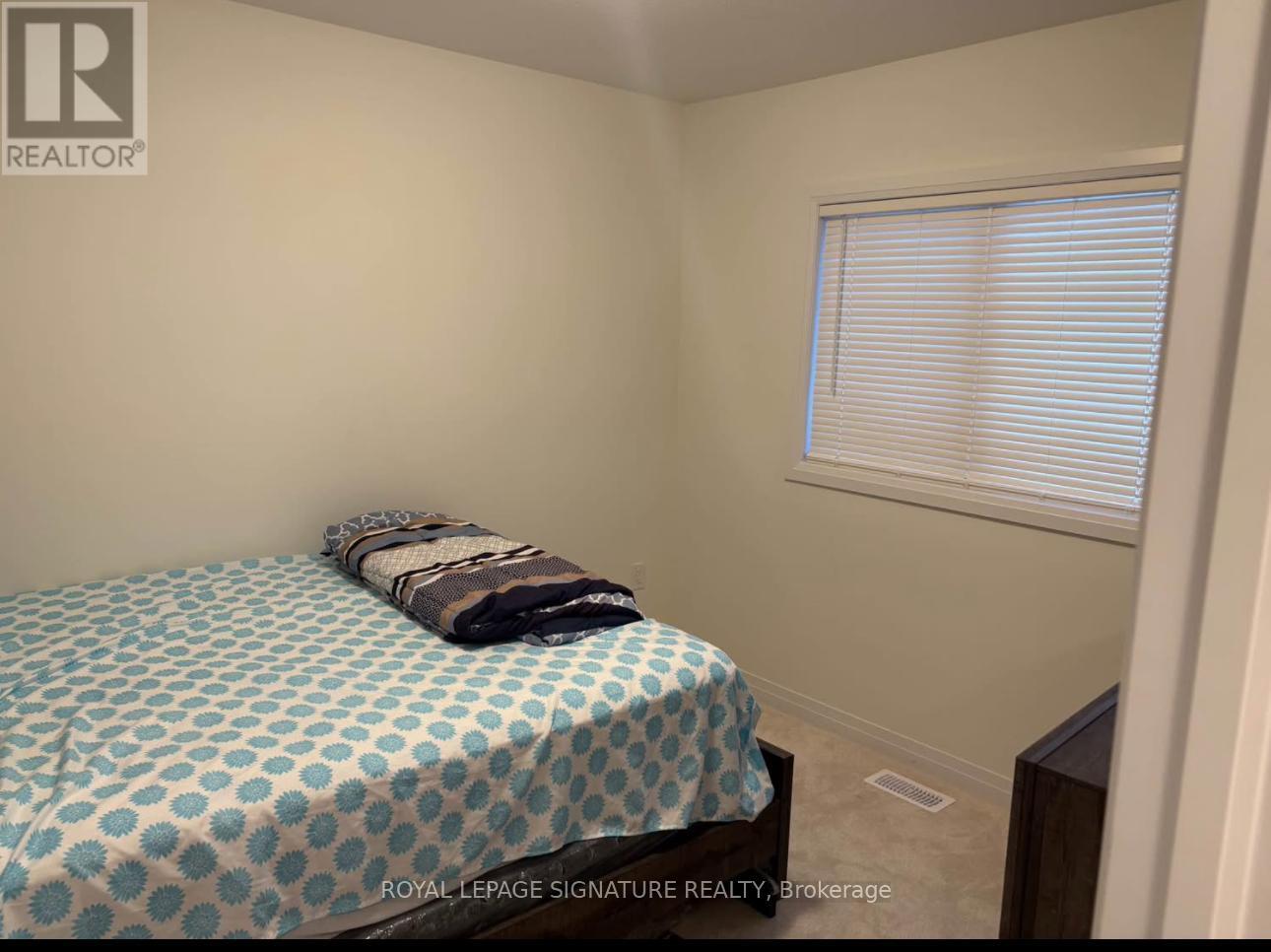 Upper - 28 Masters Street, Welland, Ontario  L3B 0N4 - Photo 11 - X12325952