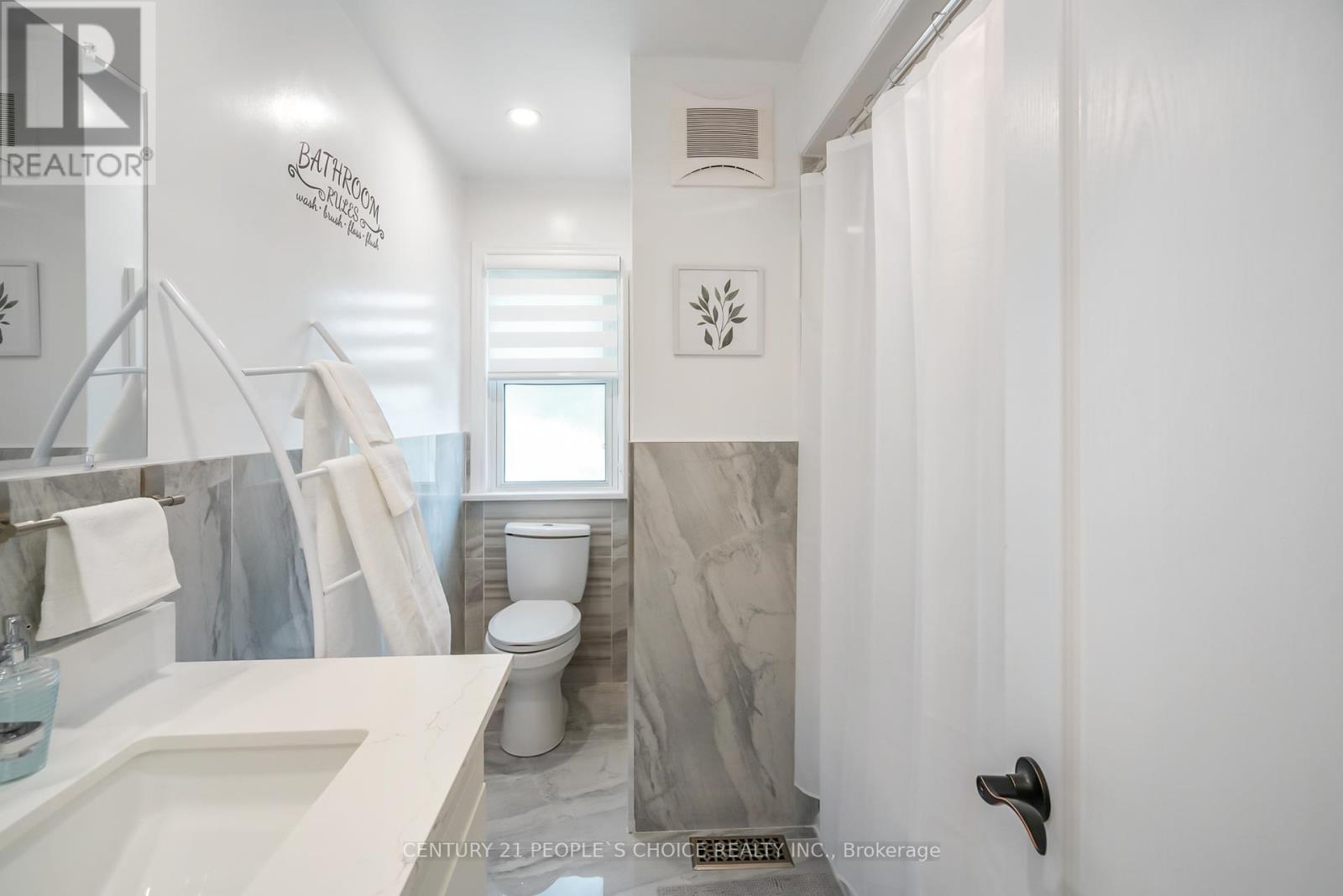45 Chestnut Street W, St. Catharines, Ontario  L2T 2E5 - Photo 13 - X12325971