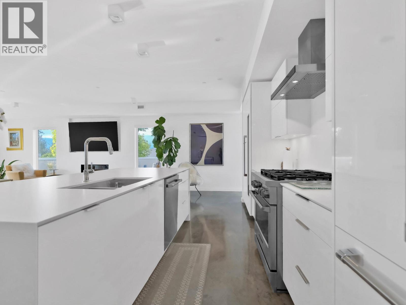 Property at 4071 Lakeshore Road Unit# 201 image 4