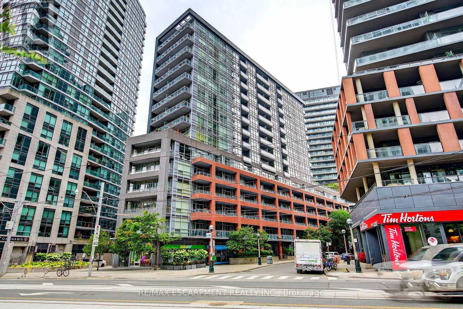 212 - 15 BRUYERES MEWS, Toronto, Ontario